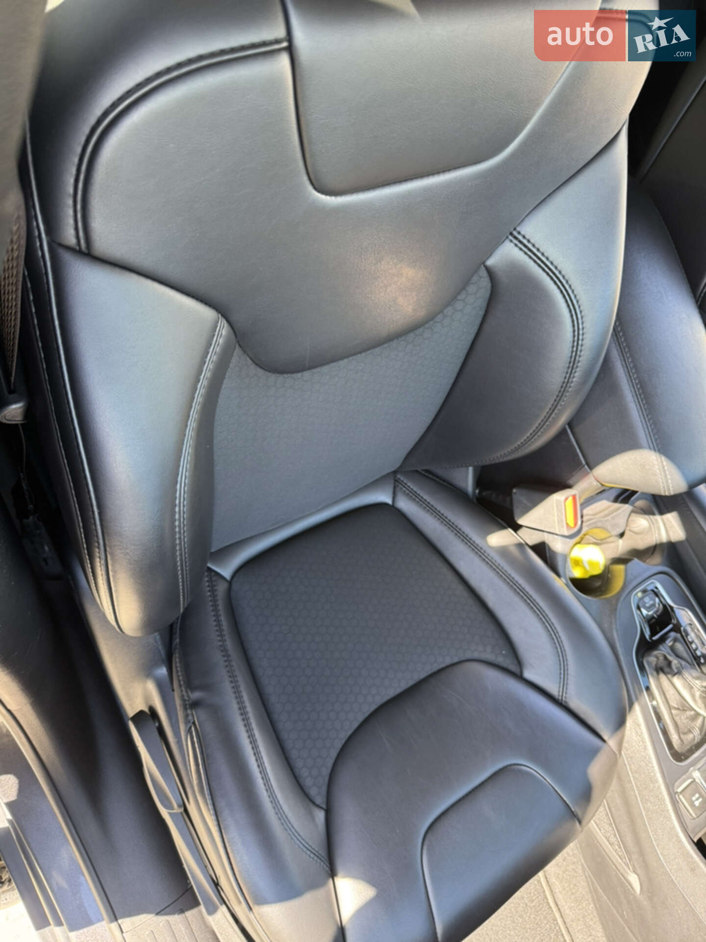 Jeep Cherokee 2019 VIN 1C4PJLLB8KD429201 фото оголошення 14 з 29