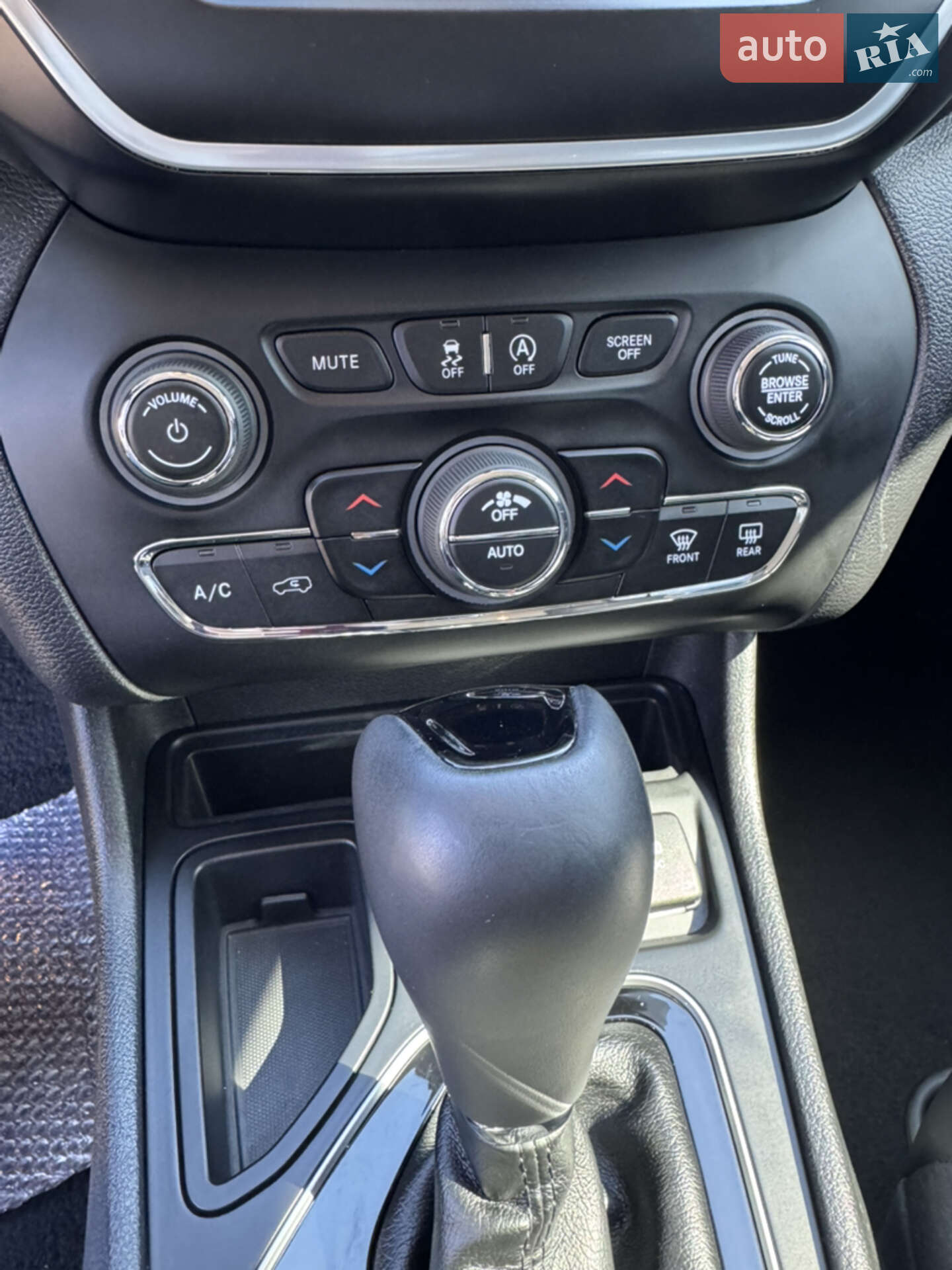 Jeep Cherokee 2019 VIN 1C4PJLLB8KD429201 фото оголошення 20 з 29