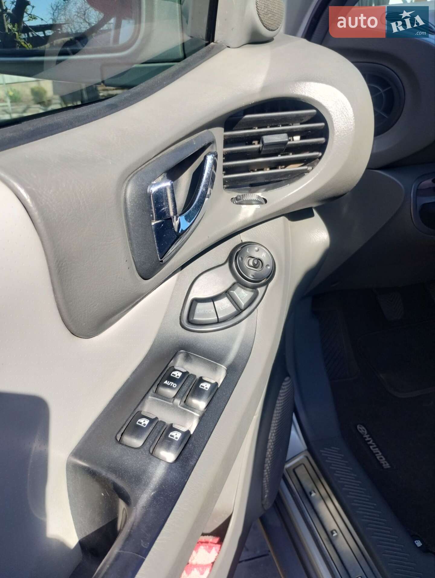 Hyundai Santa FE 2006 VIN Y6LSC81AP6L000678 фото оголошення 3 з 27
