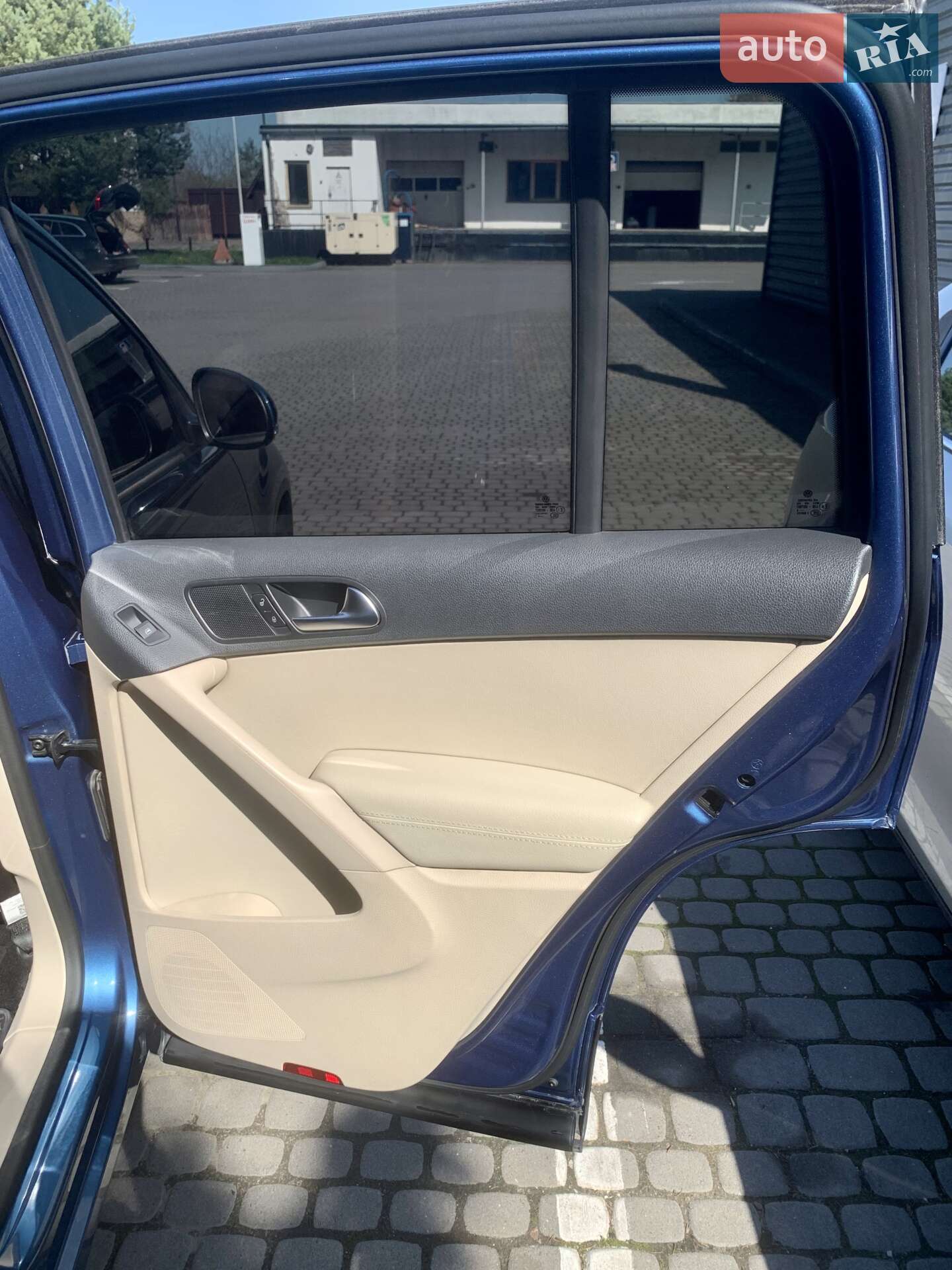 Volkswagen Tiguan 2016 VIN WVGAV7AX7HW500087 фото оголошення 10 з 11