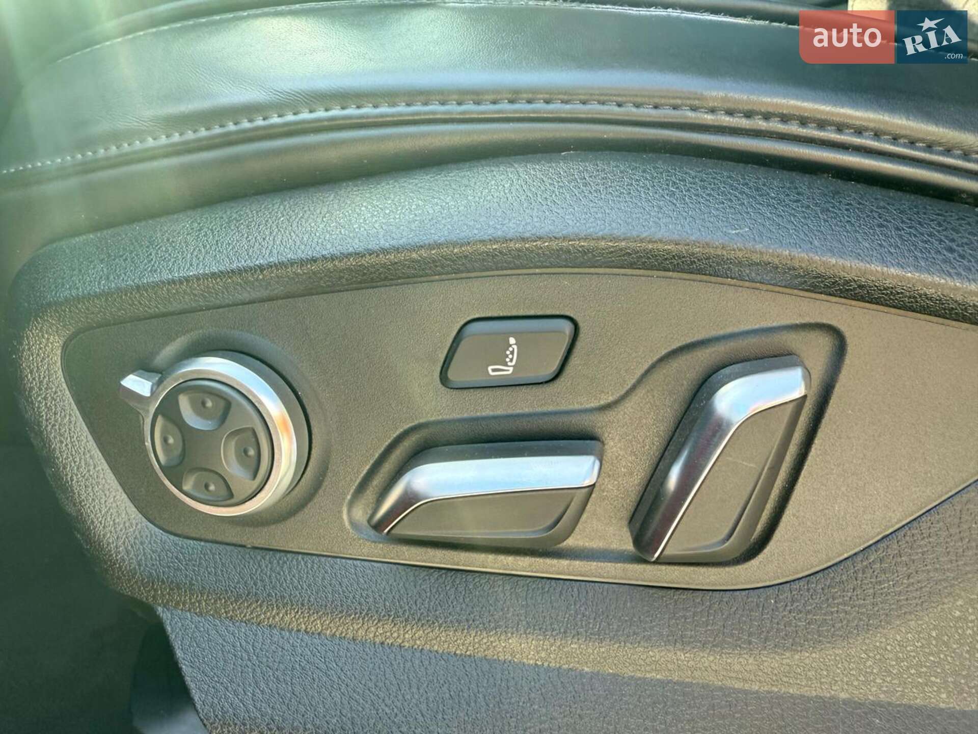 Audi SQ7 2017 VIN WAUZZZ4M6JD007928 фото оголошення 10 з 32