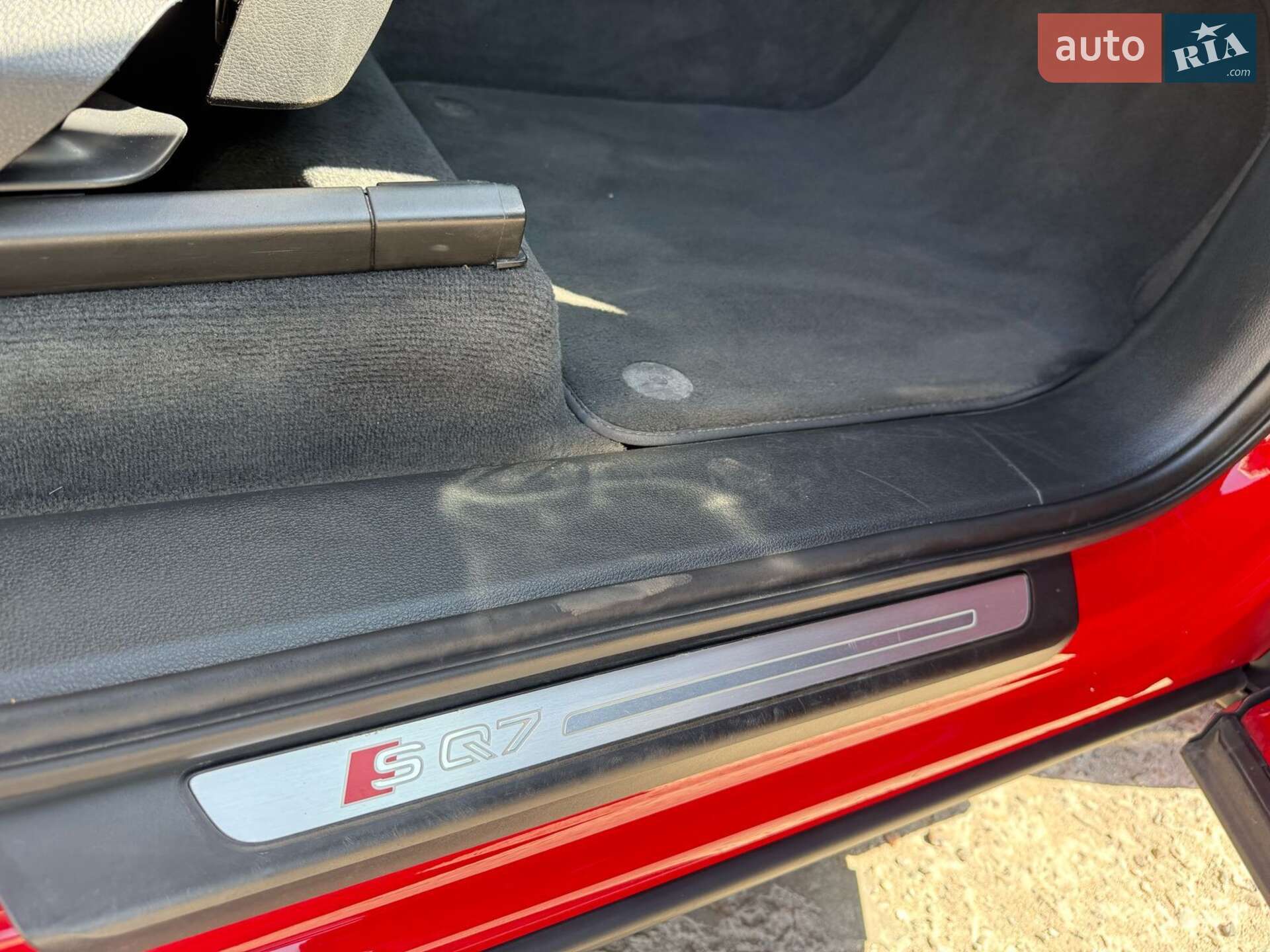 Audi SQ7 2017 VIN WAUZZZ4M6JD007928 фото оголошення 21 з 32