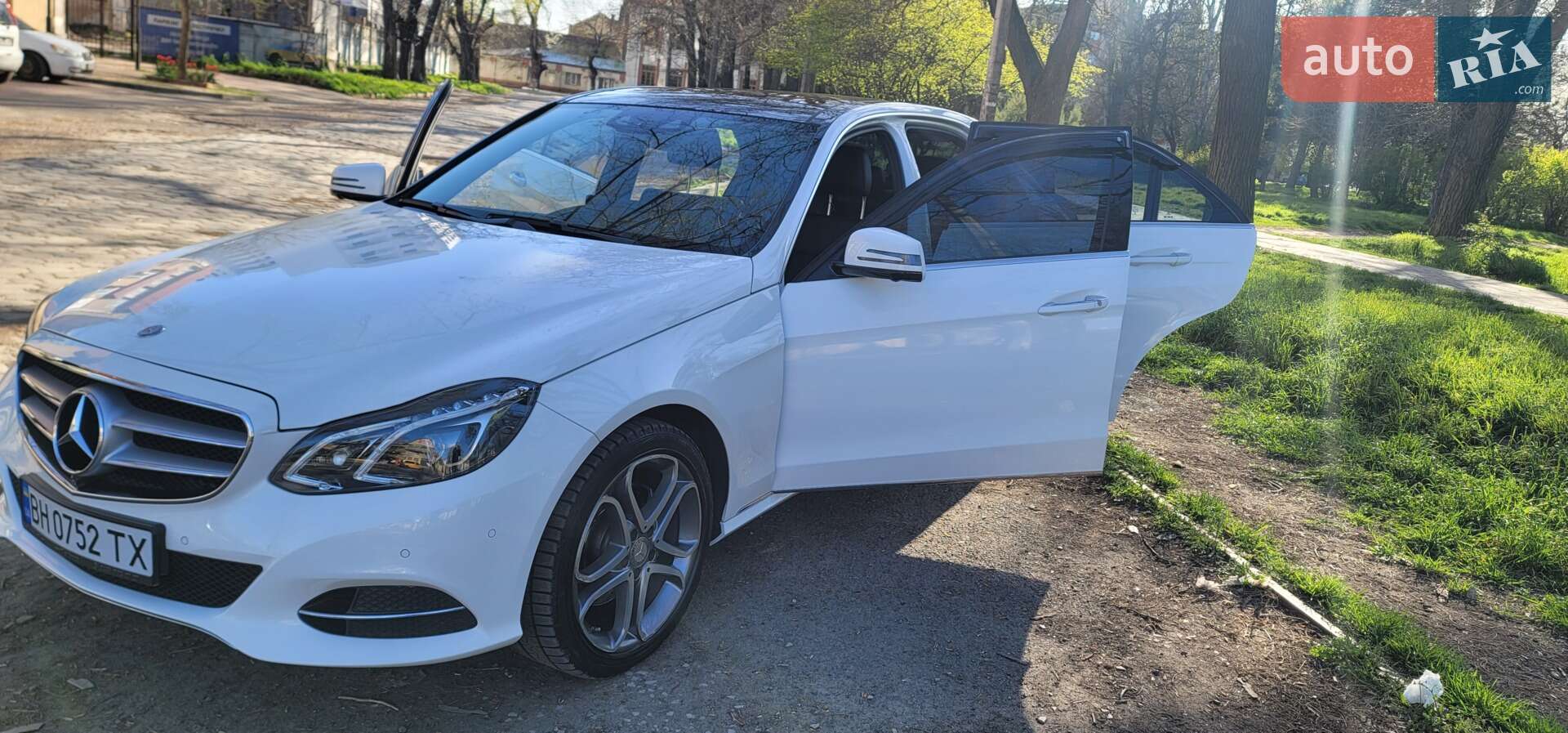 Mercedes-Benz E-Class 2015 VIN WDDHF9HB9GB316352 фото оголошення 12 з 38