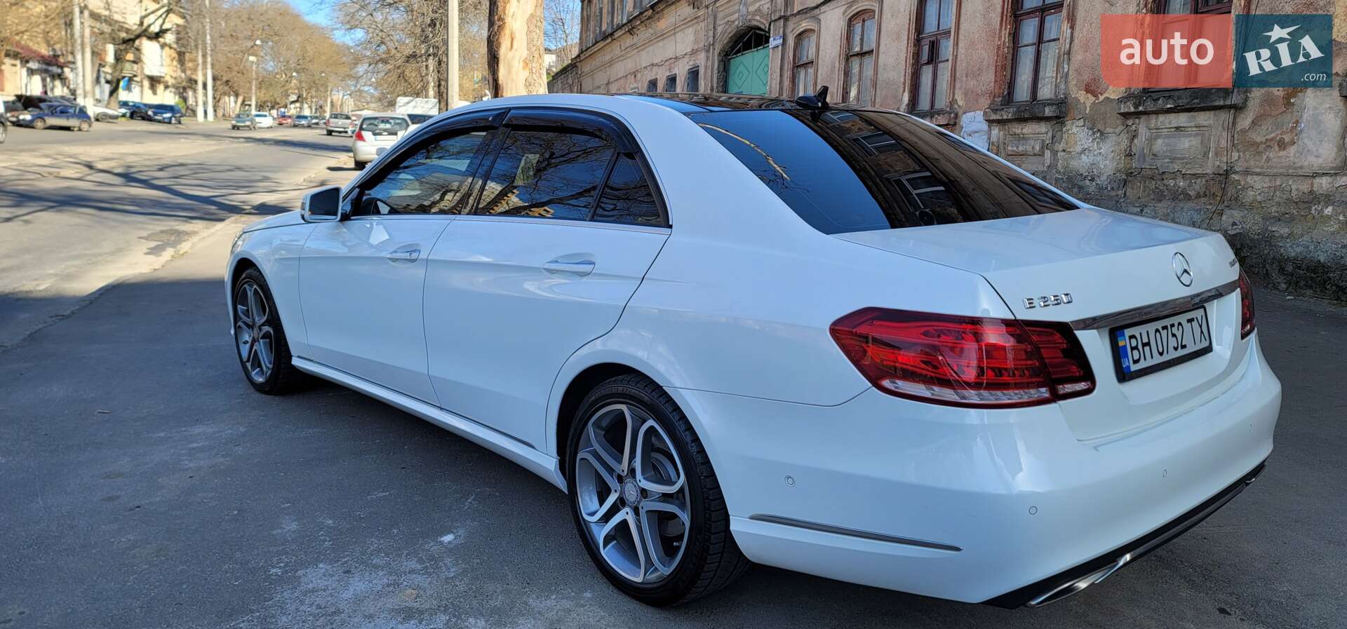 Mercedes-Benz E-Class 2015 VIN WDDHF9HB9GB316352 фото оголошення 30 з 38