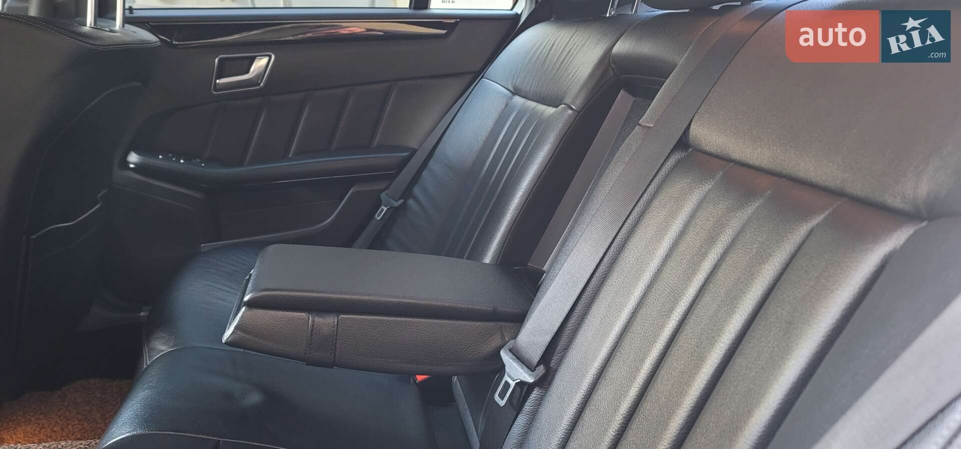 Mercedes-Benz E-Class 2015 VIN WDDHF9HB9GB316352 фото оголошення 36 з 38