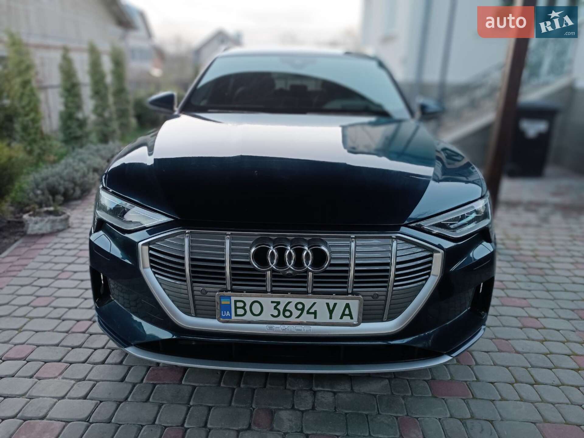 Audi e-tron 2019 VIN WA1VAAGE2KB025011 фото оголошення 2 з 52
