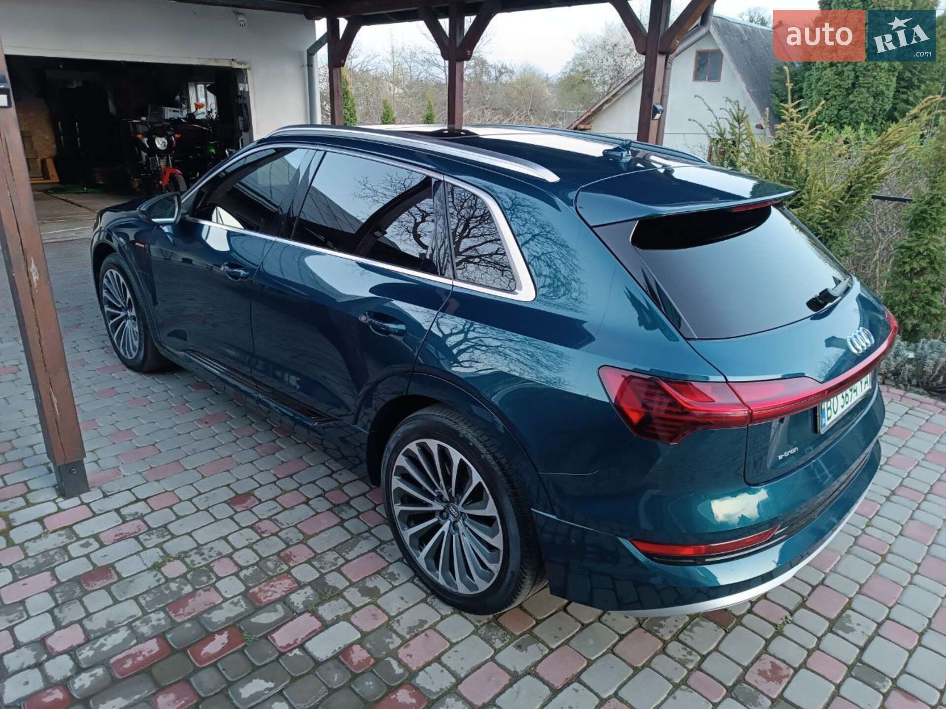 Audi e-tron 2019 VIN WA1VAAGE2KB025011 фото оголошення 3 з 52