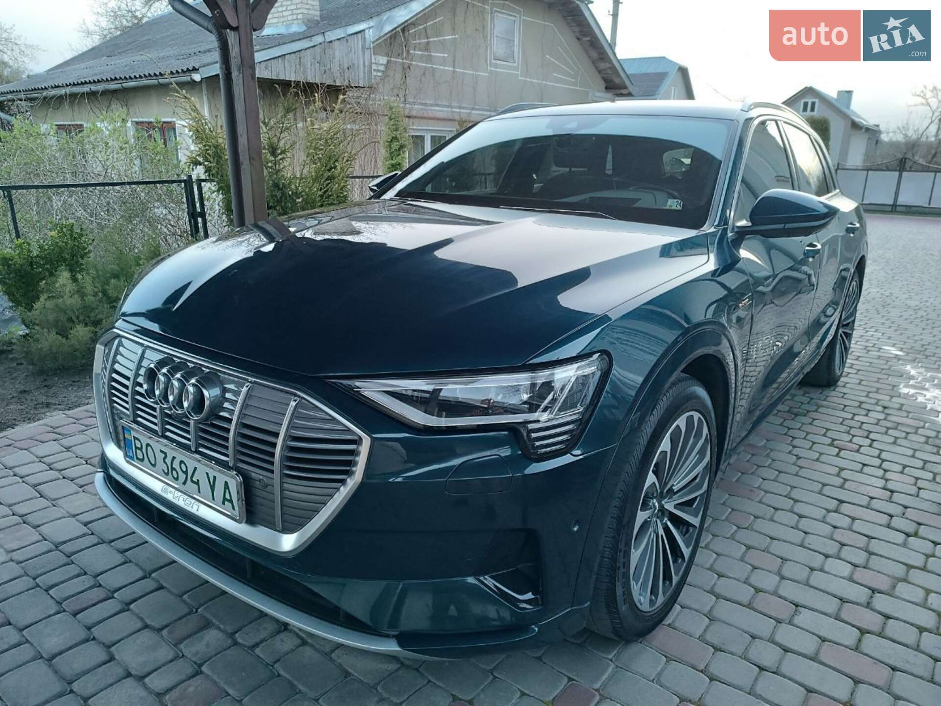 Audi e-tron 2019 VIN WA1VAAGE2KB025011 фото оголошення 6 з 52