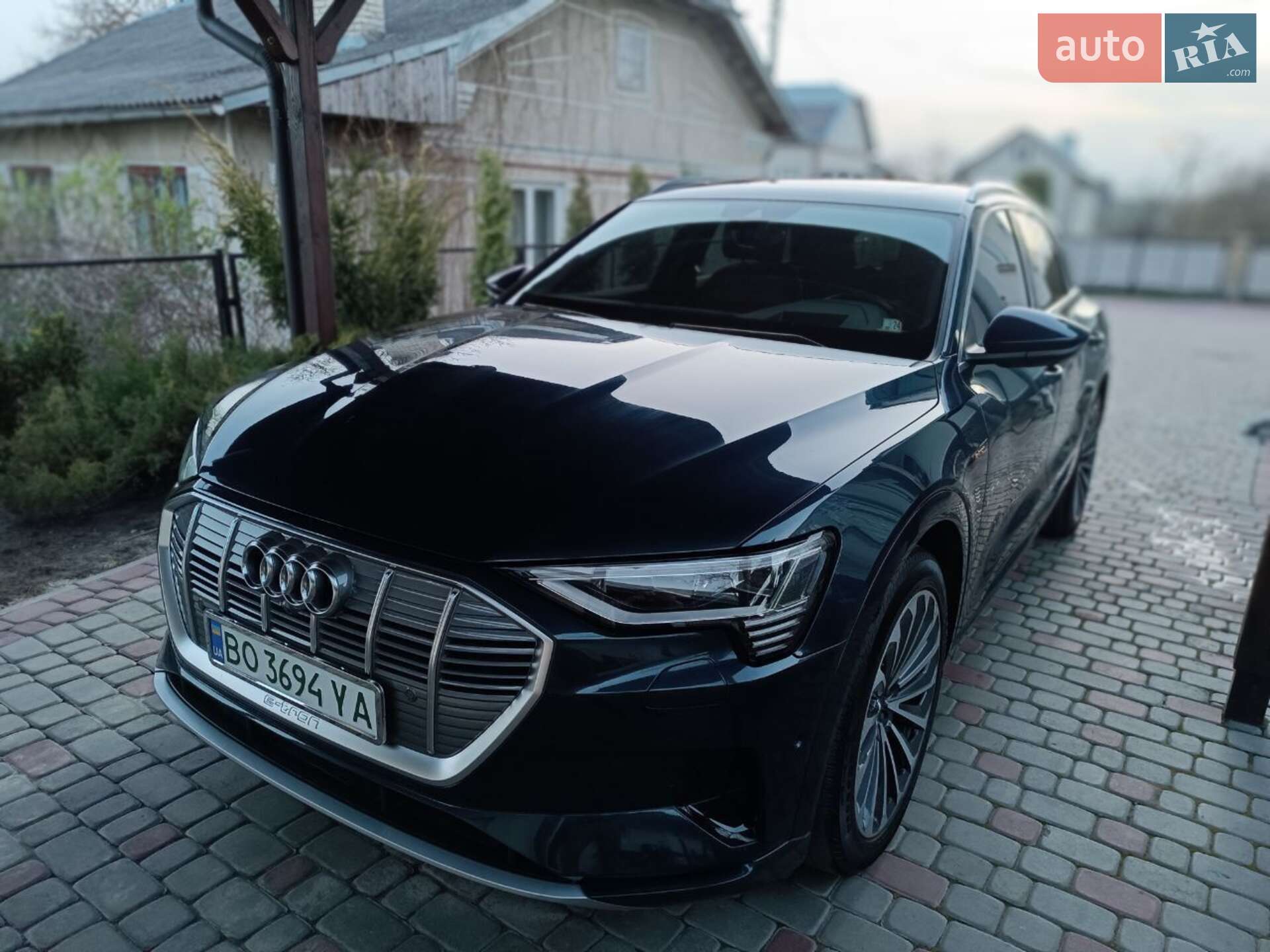 Audi e-tron 2019 VIN WA1VAAGE2KB025011 фото оголошення 8 з 52