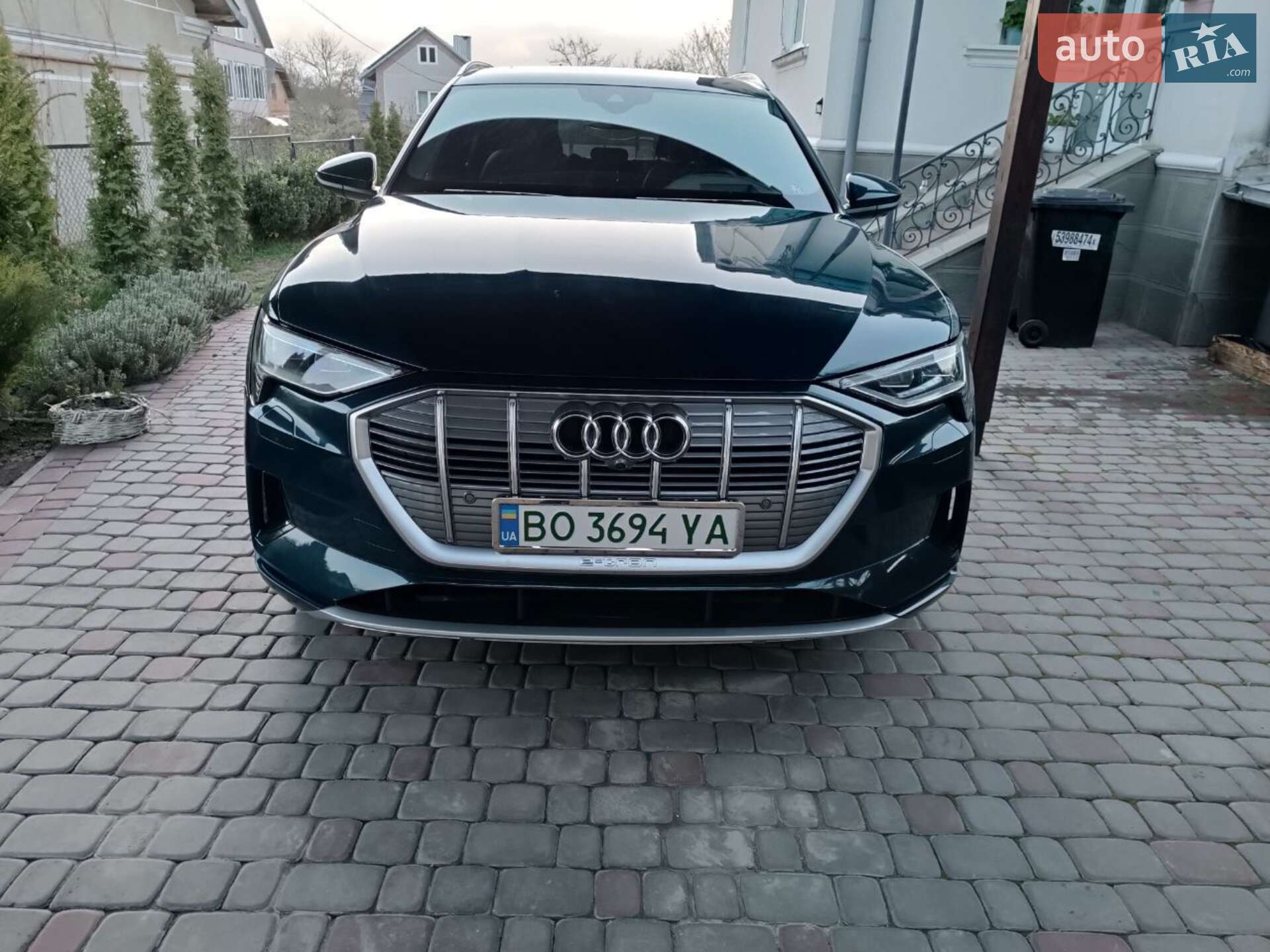 Audi e-tron 2019 VIN WA1VAAGE2KB025011 фото оголошення 10 з 52
