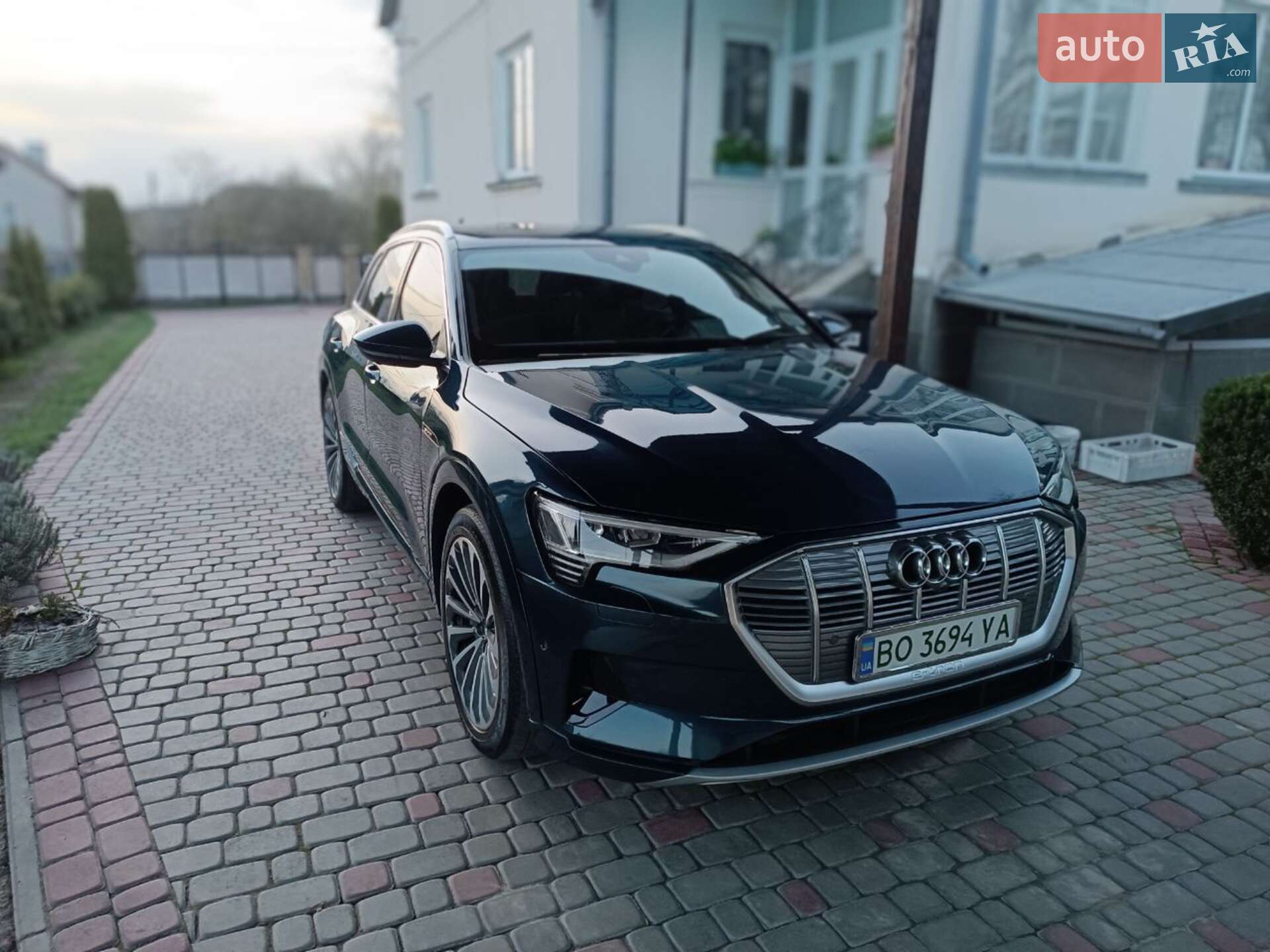 Audi e-tron 2019 VIN WA1VAAGE2KB025011 фото оголошення 14 з 52