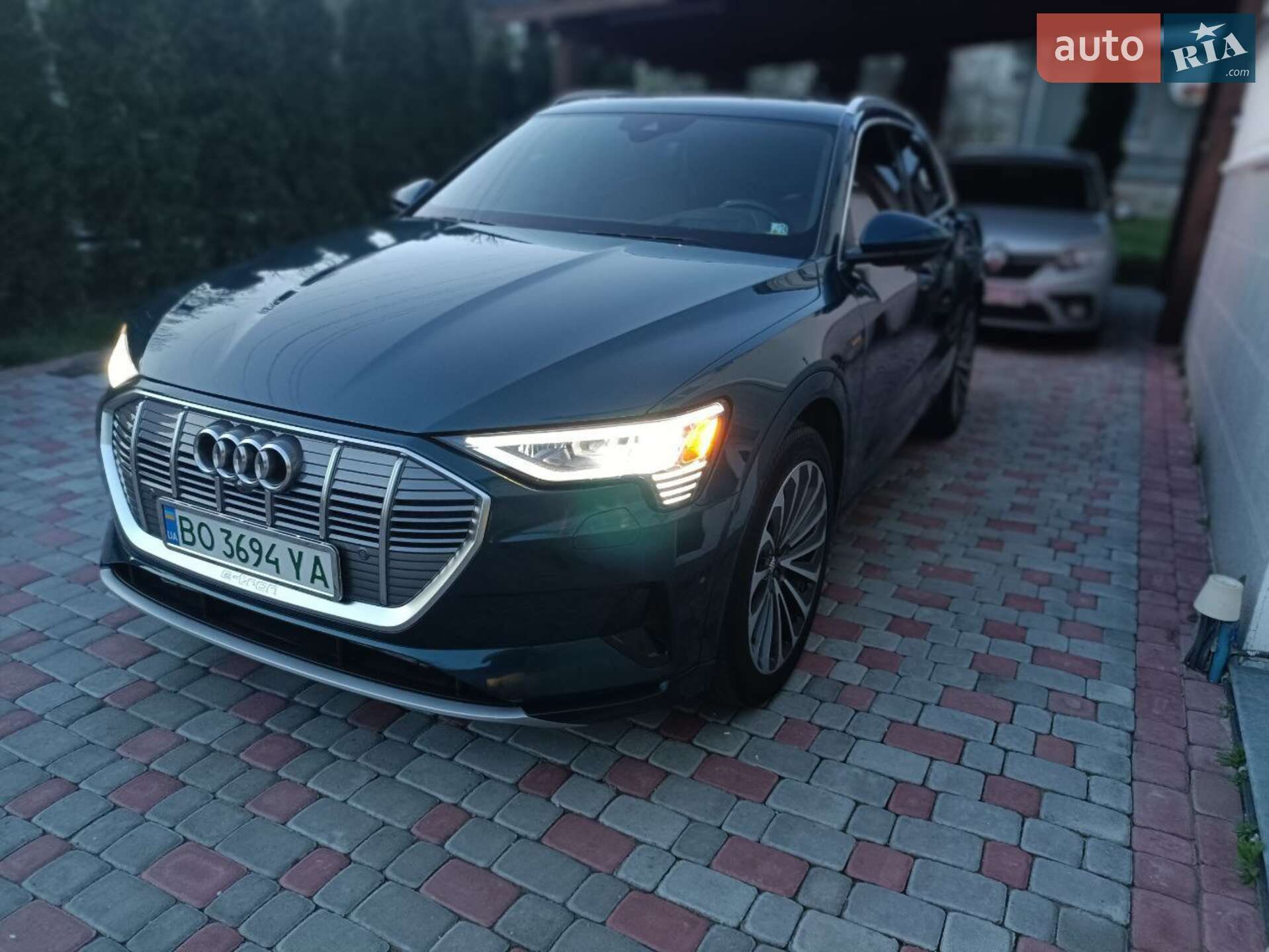 Audi e-tron 2019 VIN WA1VAAGE2KB025011 фото оголошення 18 з 52