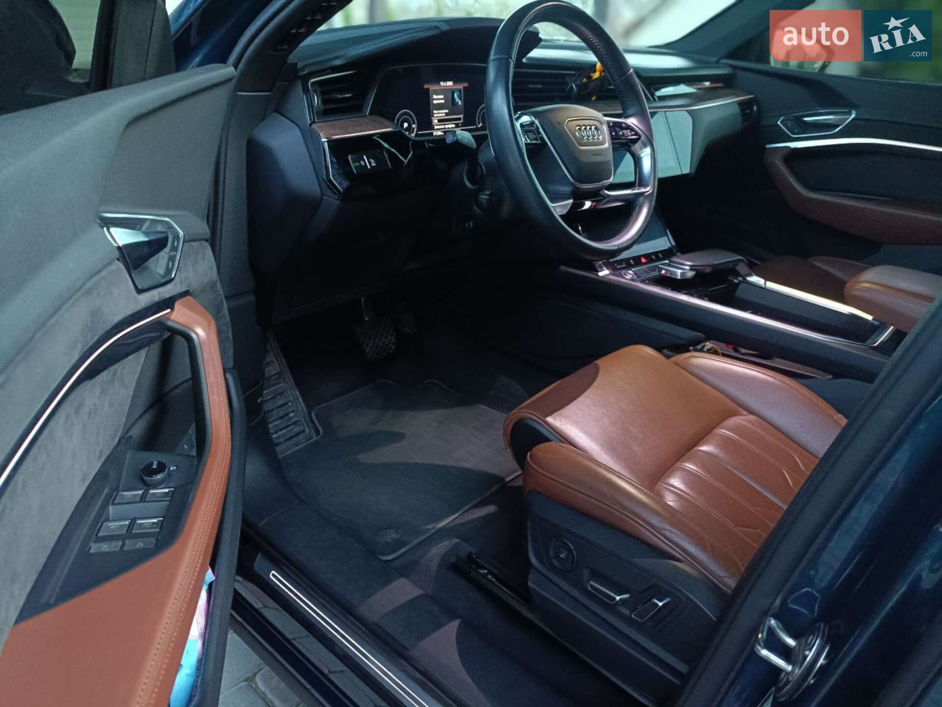 Audi e-tron 2019 VIN WA1VAAGE2KB025011 фото оголошення 43 з 52
