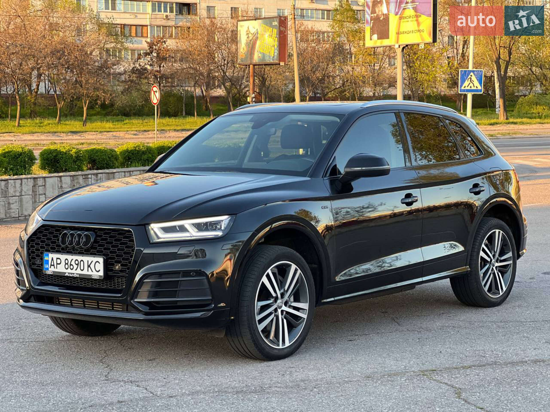 Audi Q5 2019 VIN WA1E2AFY7L2045622 фото оголошення 6 з 19