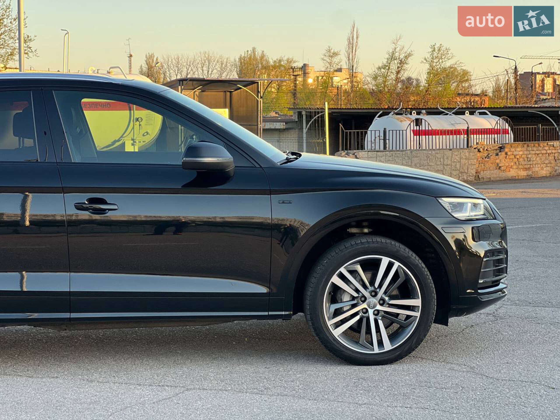 Audi Q5 2019 VIN WA1E2AFY7L2045622 фото оголошення 8 з 19