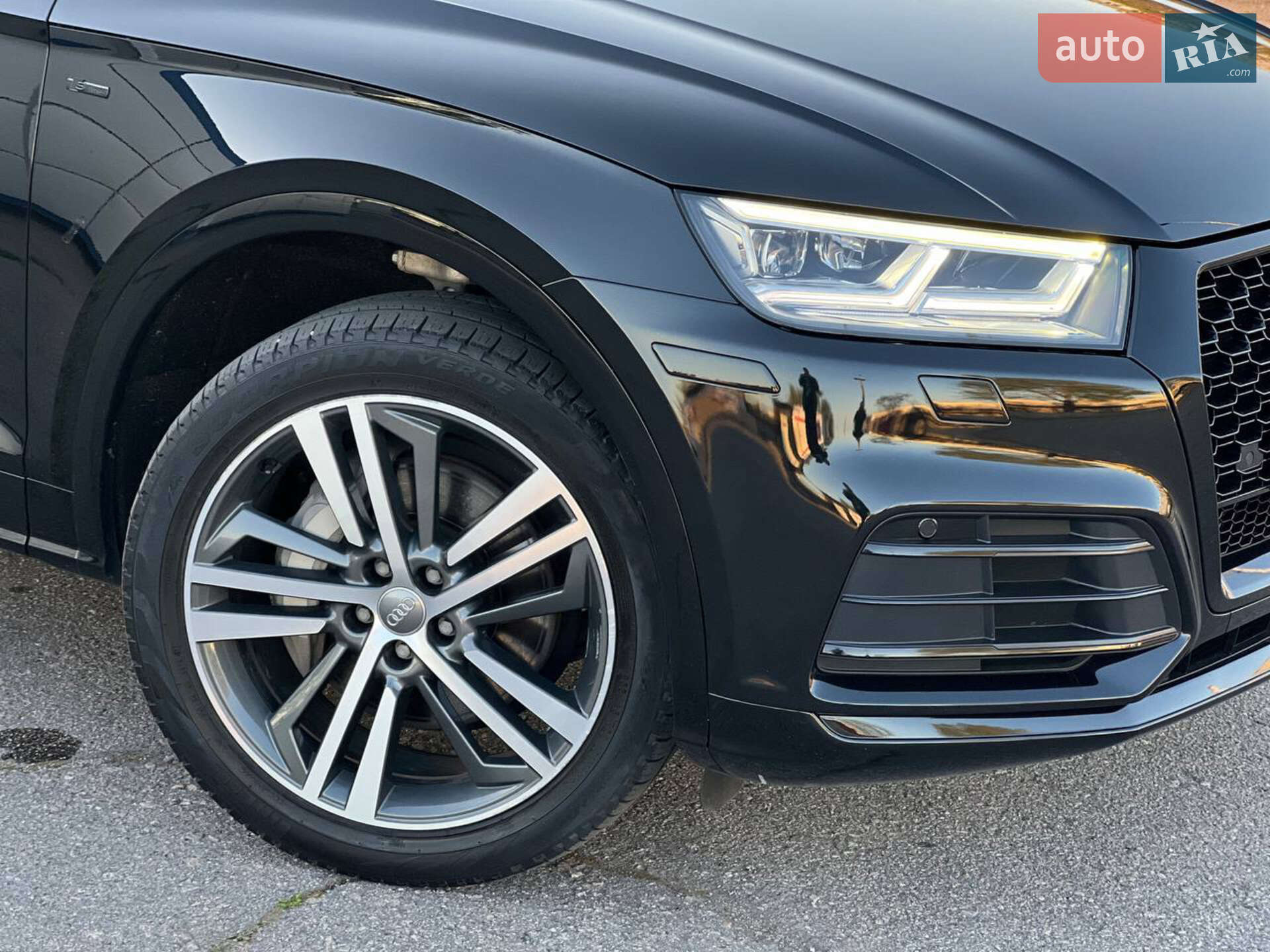 Audi Q5 2019 VIN WA1E2AFY7L2045622 фото оголошення 11 з 19