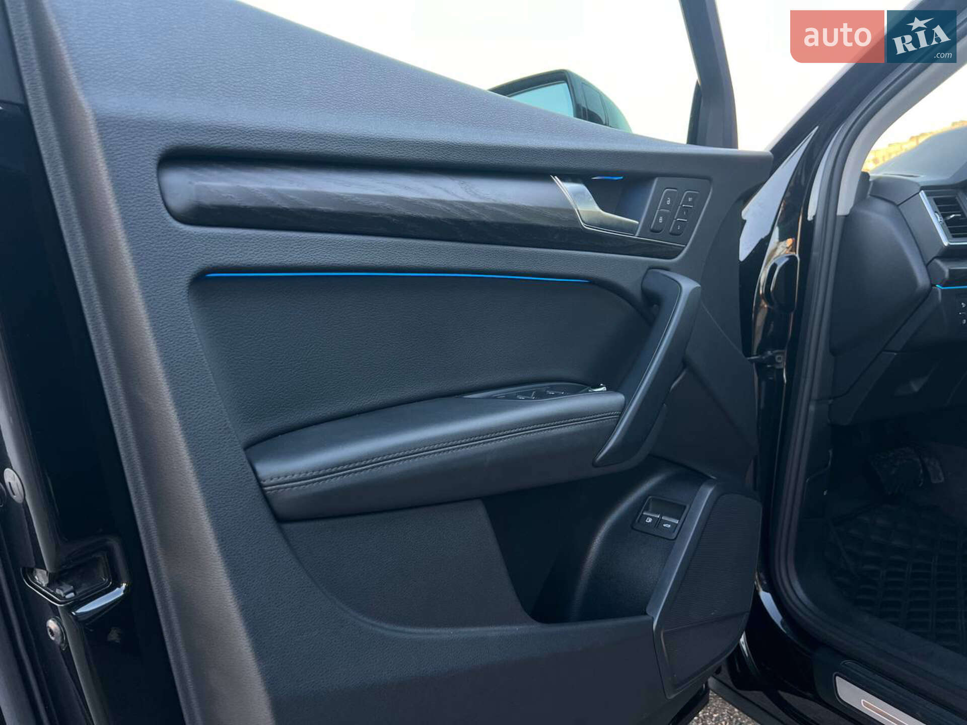 Audi Q5 2019 VIN WA1E2AFY7L2045622 фото оголошення 12 з 19