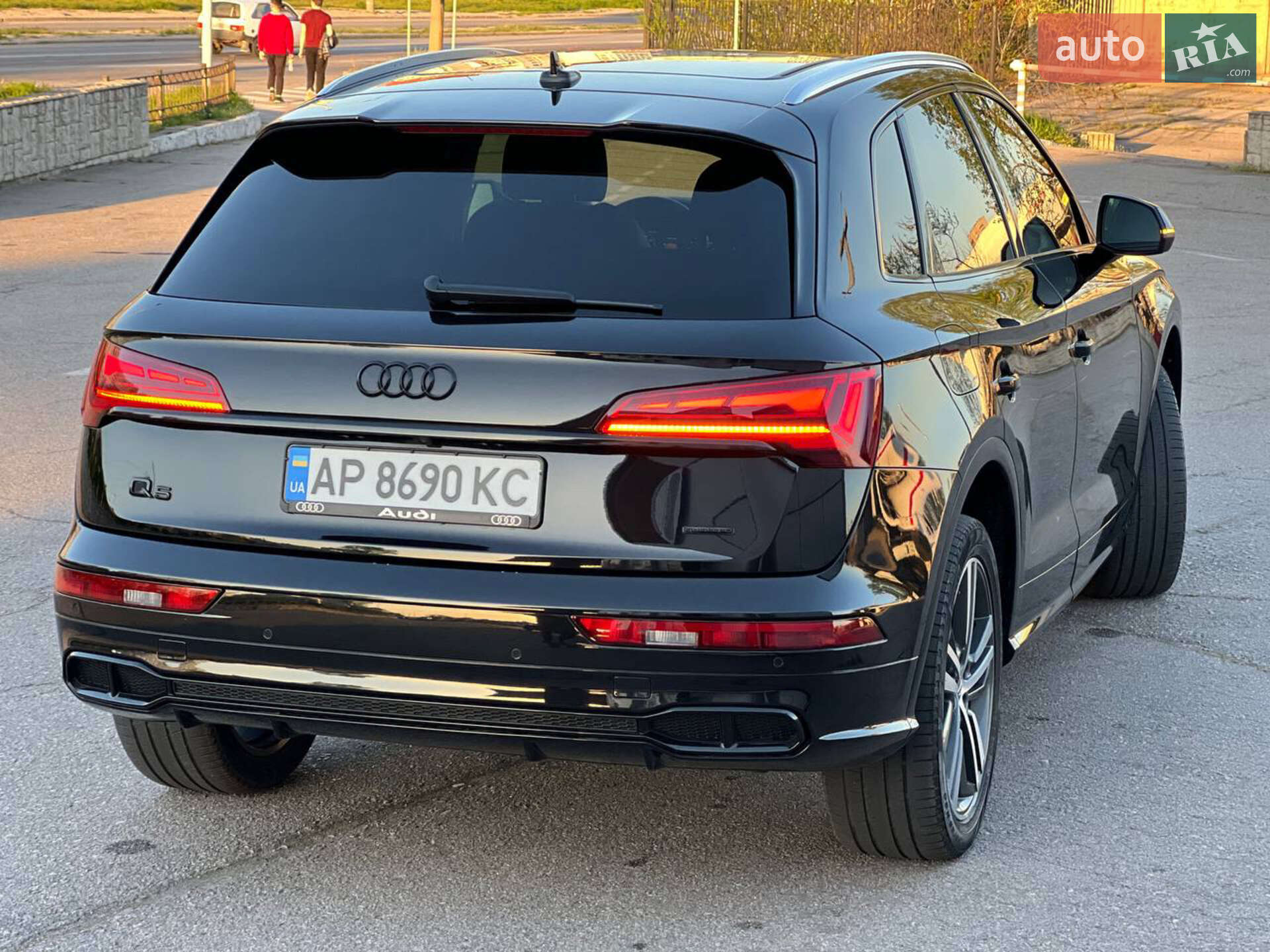 Audi Q5 2019 VIN WA1E2AFY7L2045622 фото оголошення 14 з 19