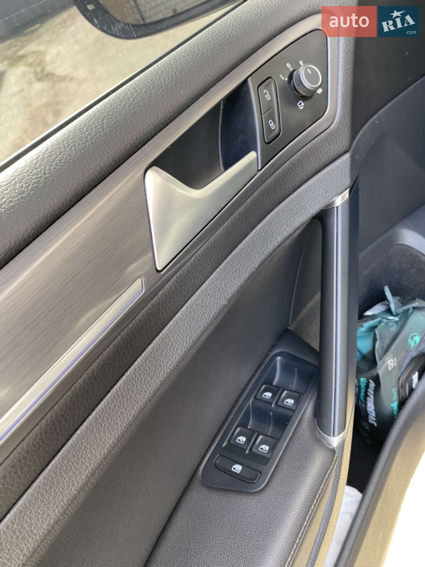 Volkswagen e-Golf 2019 VIN WVWZZZAUZK8990261 фото оголошення 15 з 18