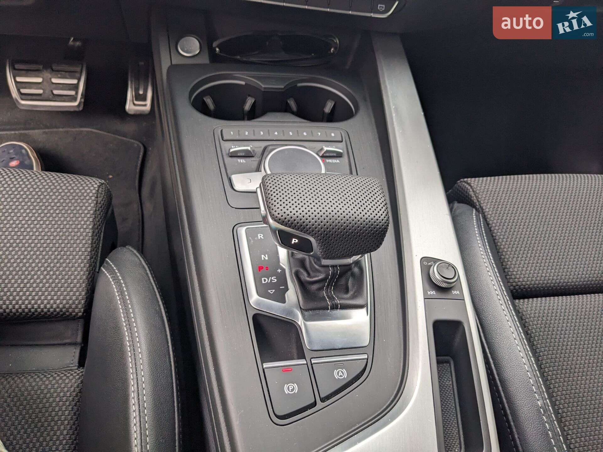 Audi A4 2016 VIN WAUZZZF47HA011155 фото оголошення 17 з 24