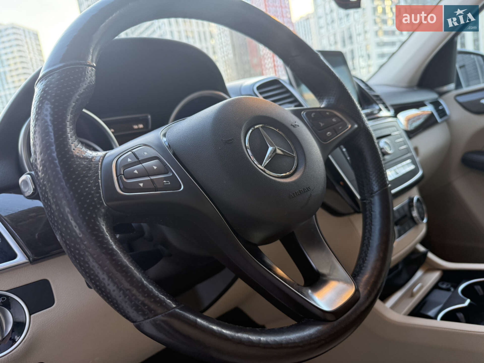 Mercedes-Benz GLE-Class 2015 VIN 4JGDA5HB3GA682115 фото оголошення 2 з 39