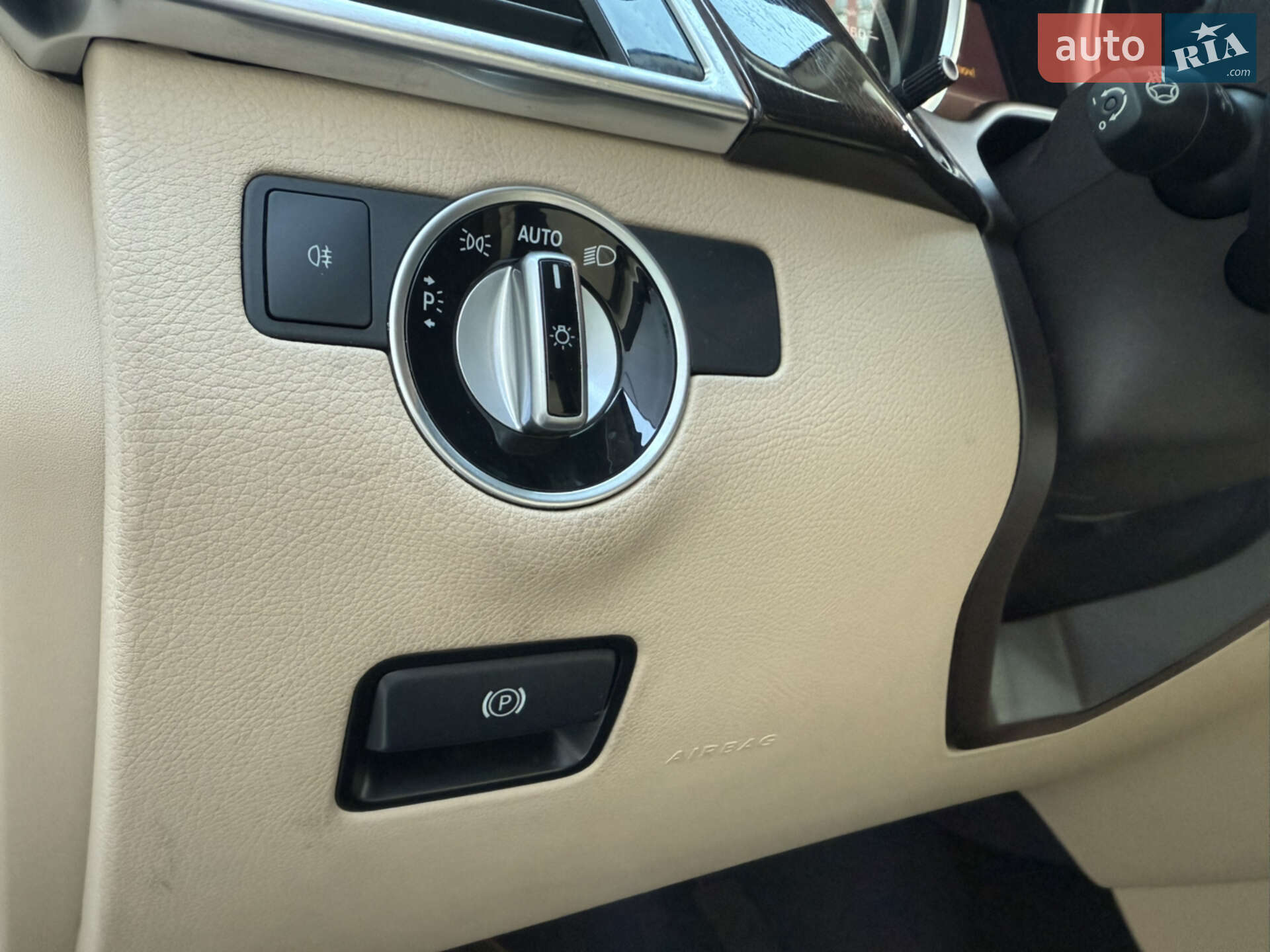 Mercedes-Benz GLE-Class 2015 VIN 4JGDA5HB3GA682115 фото оголошення 3 з 39
