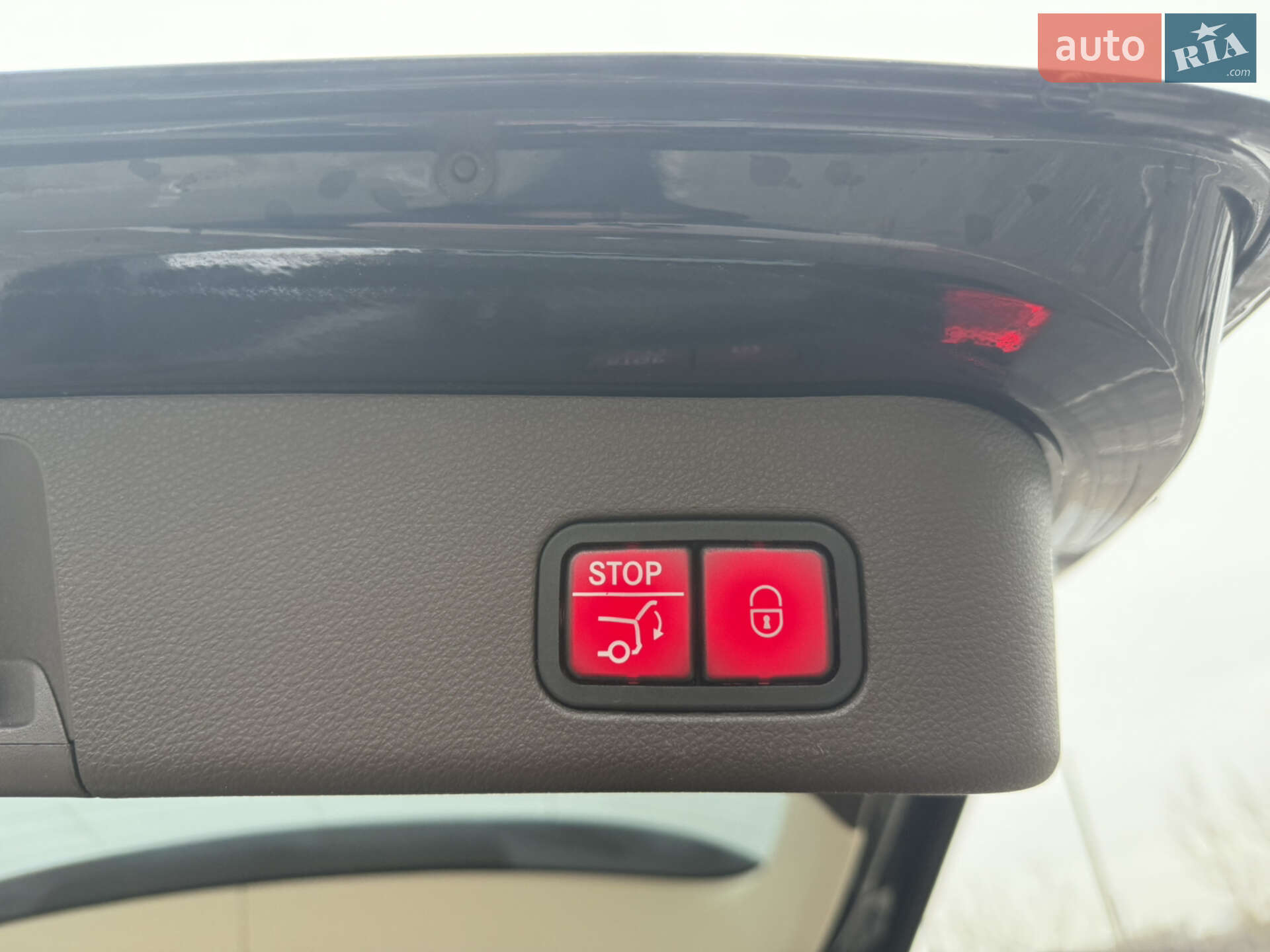 Mercedes-Benz GLE-Class 2015 VIN 4JGDA5HB3GA682115 фото оголошення 18 з 39