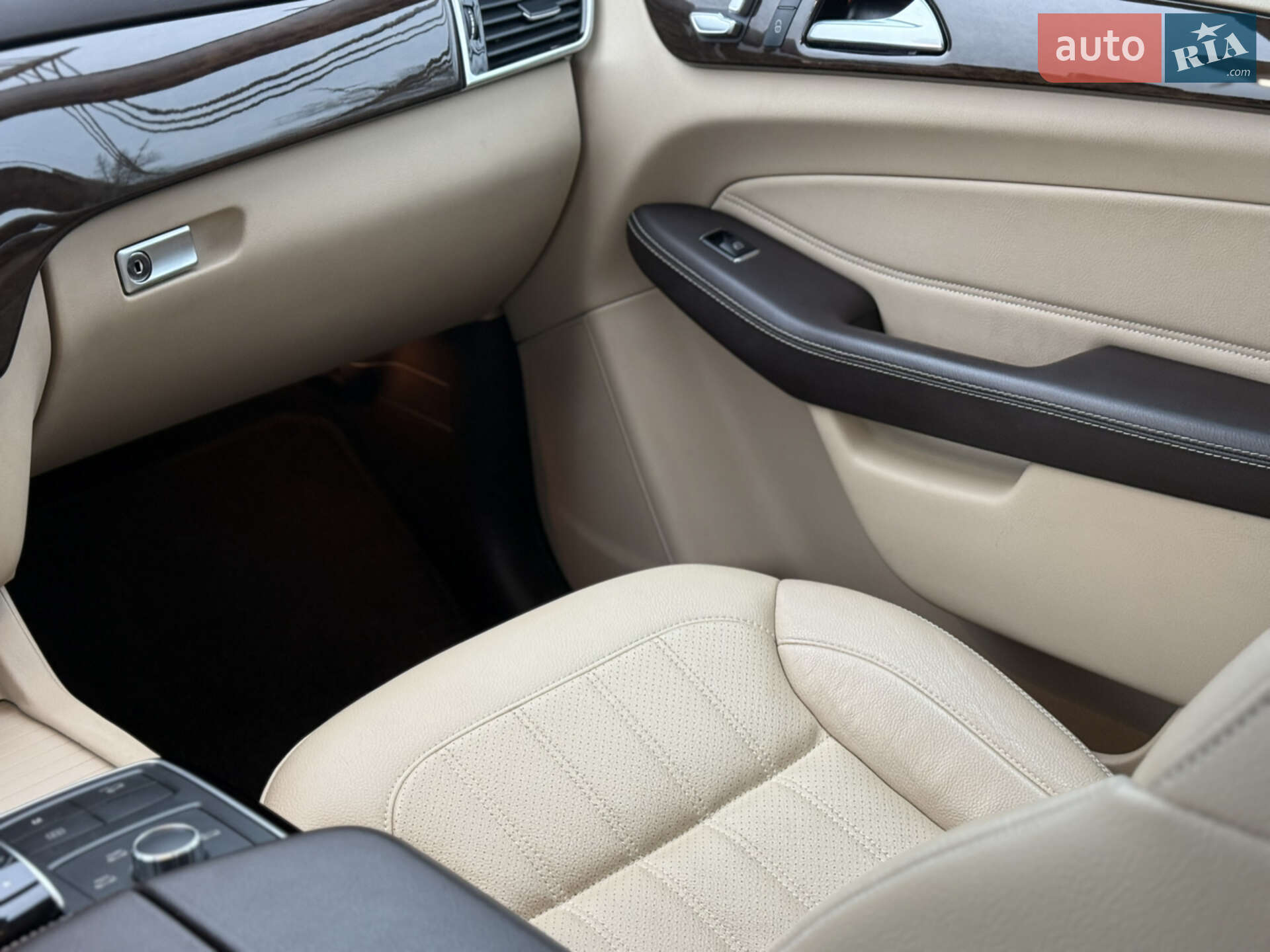 Mercedes-Benz GLE-Class 2015 VIN 4JGDA5HB3GA682115 фото оголошення 19 з 39