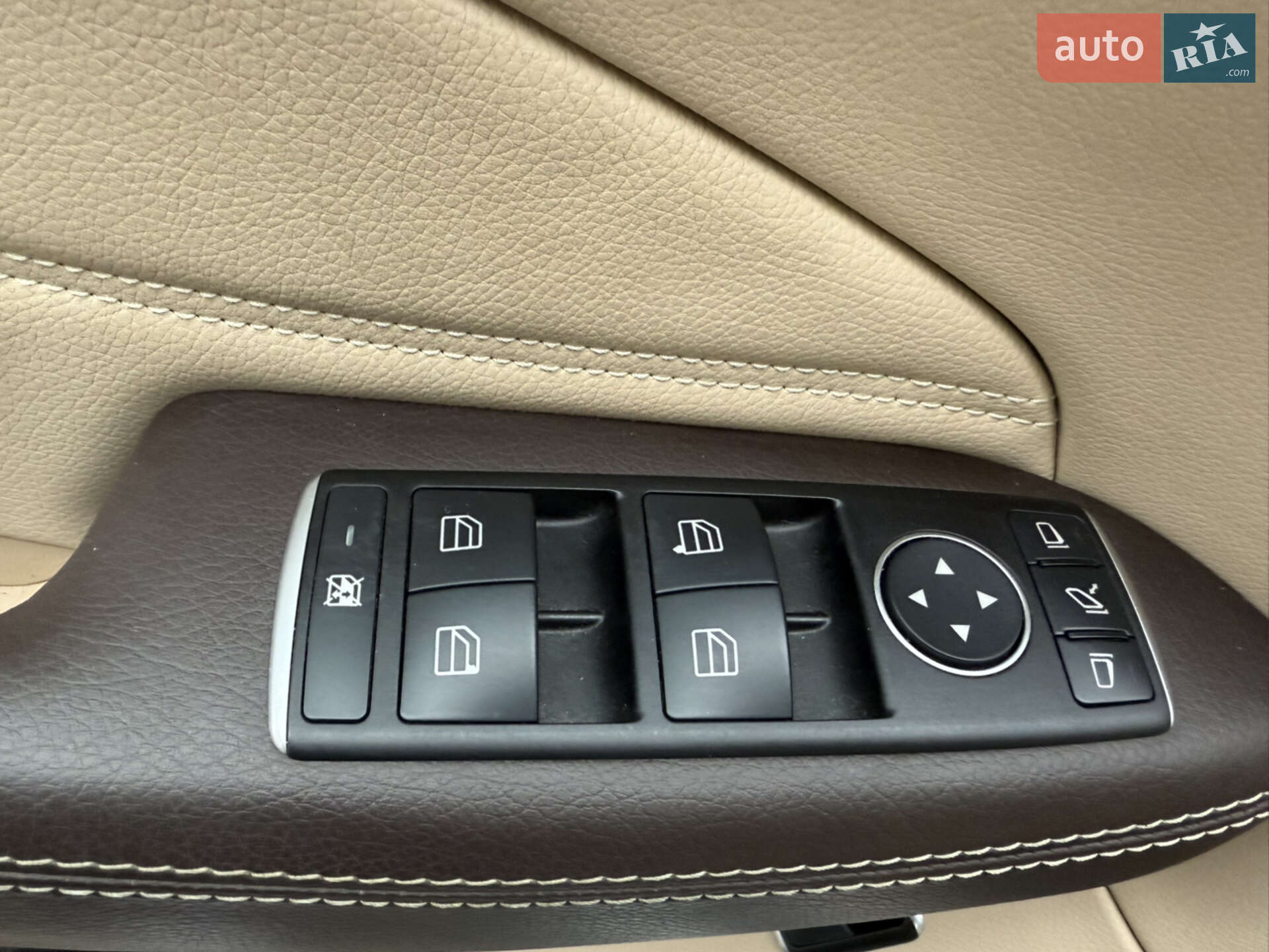 Mercedes-Benz GLE-Class 2015 VIN 4JGDA5HB3GA682115 фото оголошення 26 з 39
