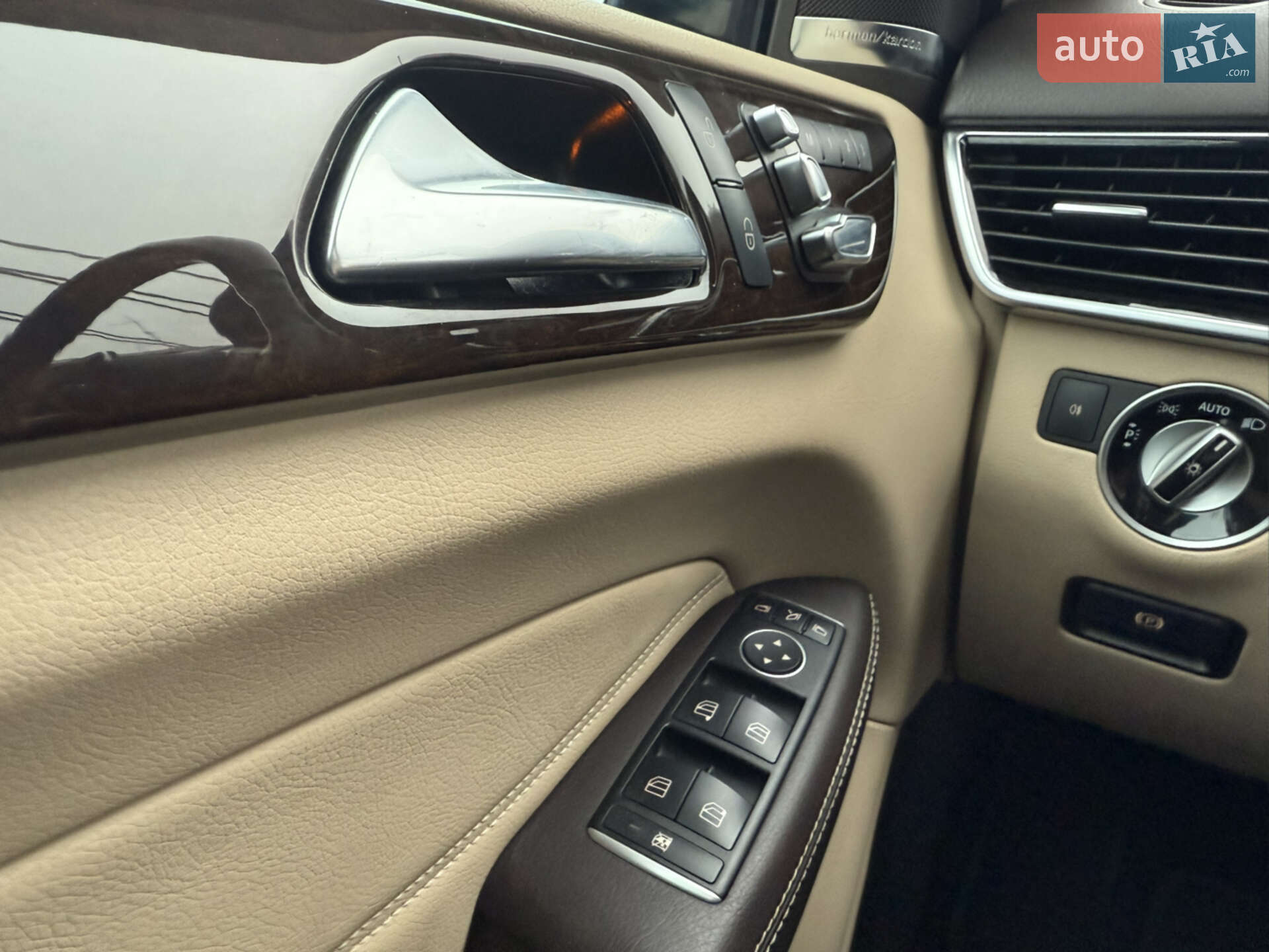 Mercedes-Benz GLE-Class 2015 VIN 4JGDA5HB3GA682115 фото оголошення 34 з 39