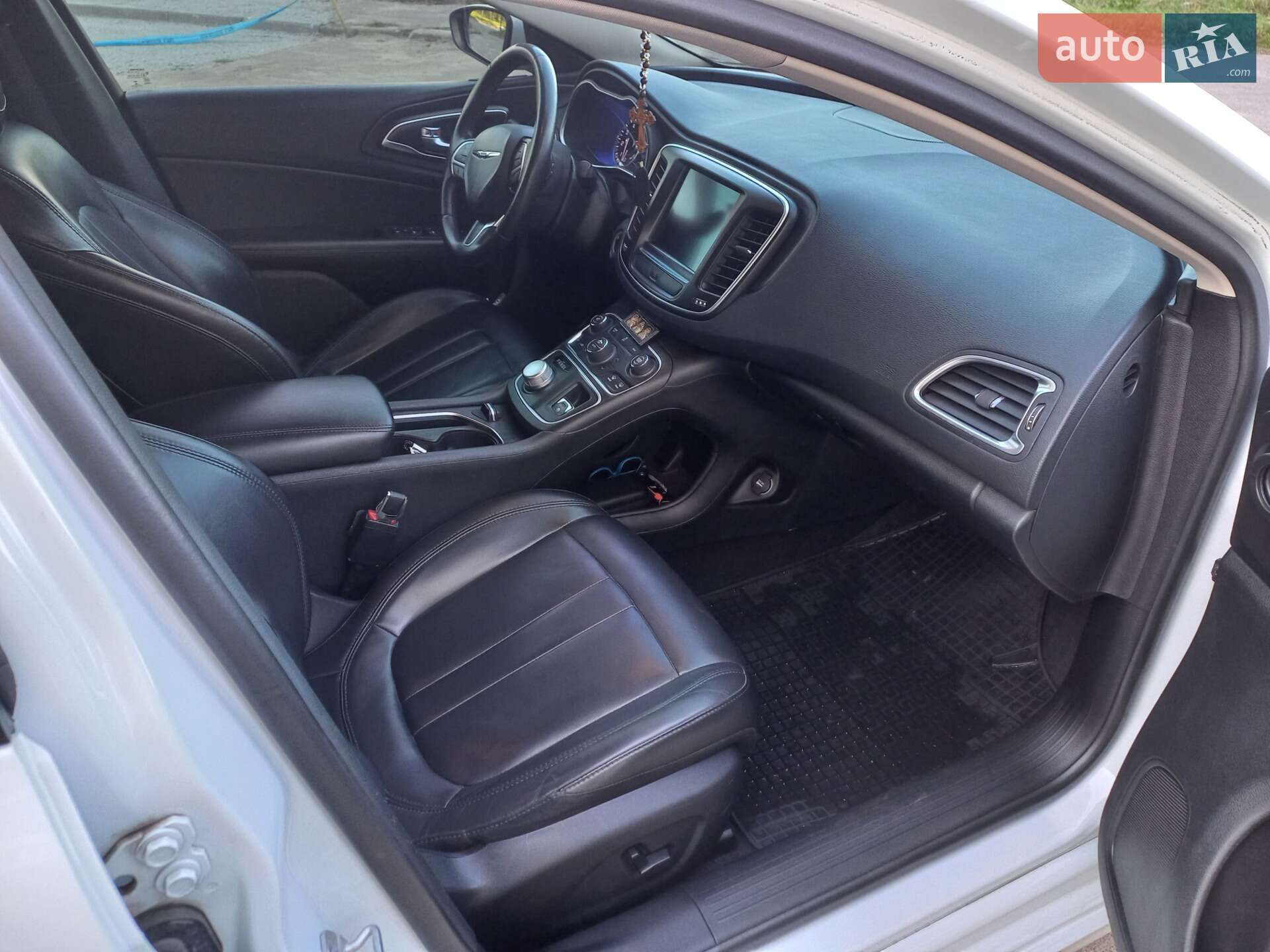 Chrysler 200 2015 VIN 1C3CCCAB5GN157739 фото оголошення 17 з 36