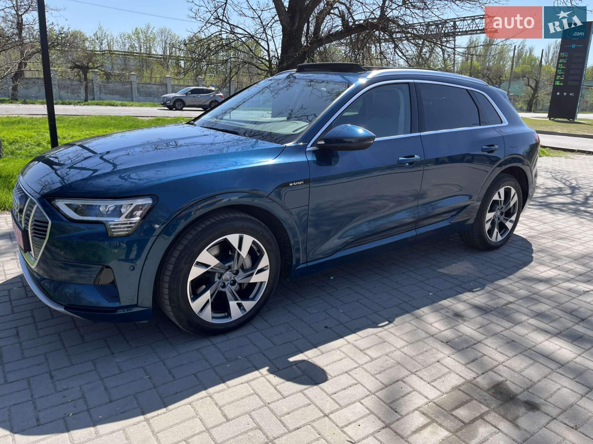 Audi e-tron 2019 VIN WAUZZZGE5LB016512 фото оголошення 33 з 130