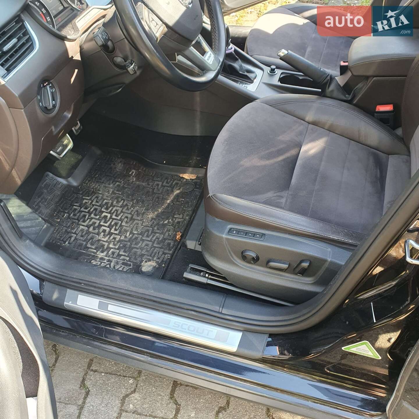 Skoda Octavia 2015 VIN TMBLK7NE3F0164579 фото оголошення 8 з 18