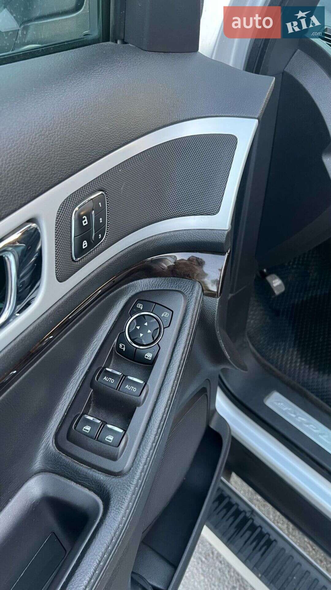Ford Explorer 2013 VIN 1FM5K8F81EGA20408 фото оголошення 17 з 30