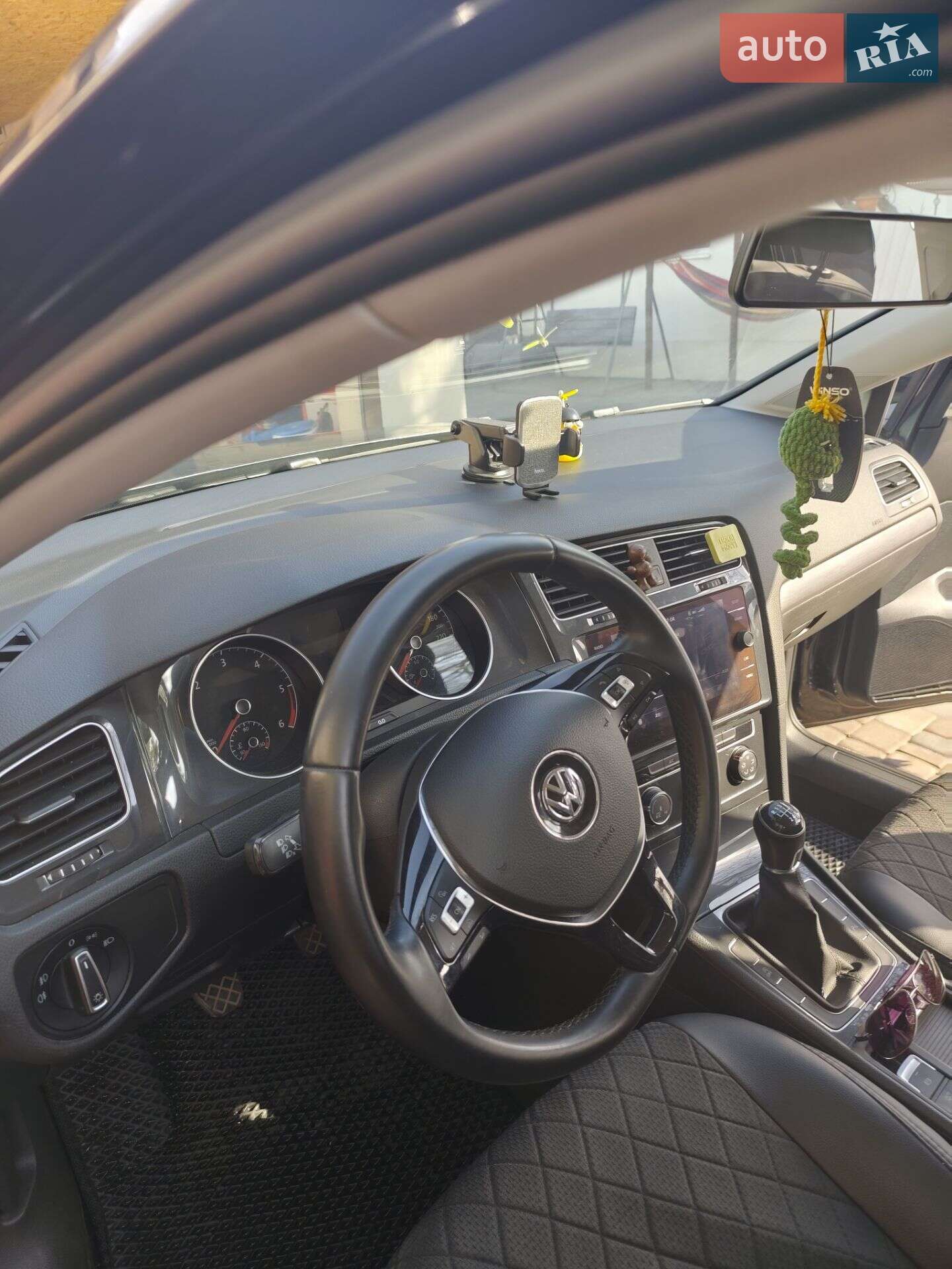 Volkswagen Golf 2017 VIN WVWZZZAUZJP532400 фото оголошення 2 з 5