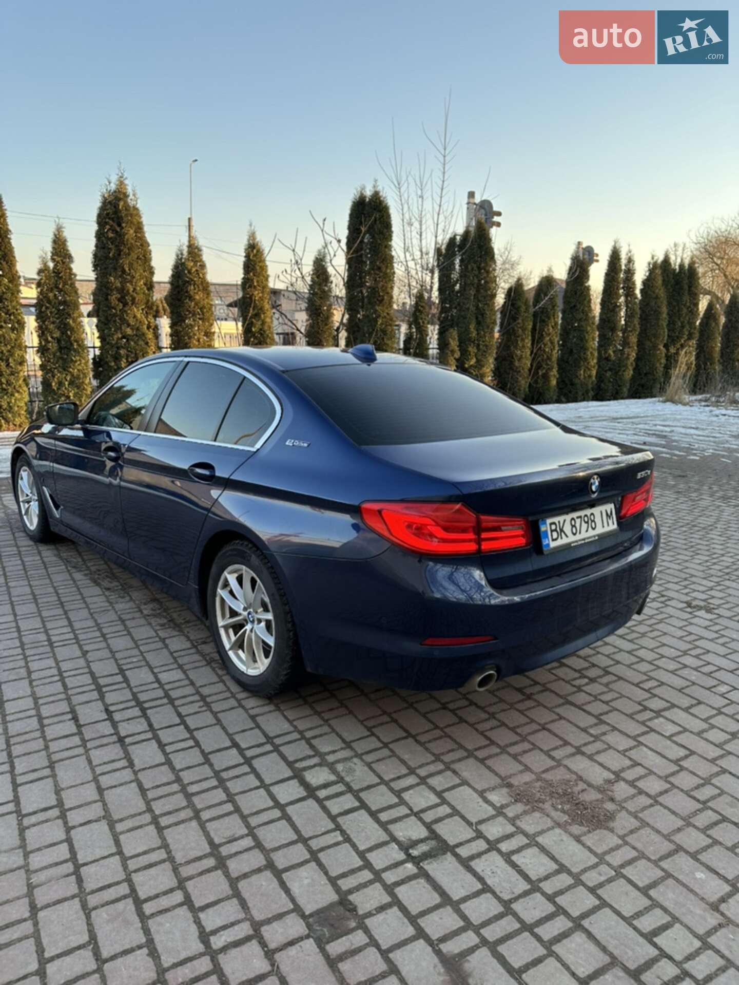 BMW 5 Series 2018 VIN WBAJA91010B304962 фото оголошення 2 з 15