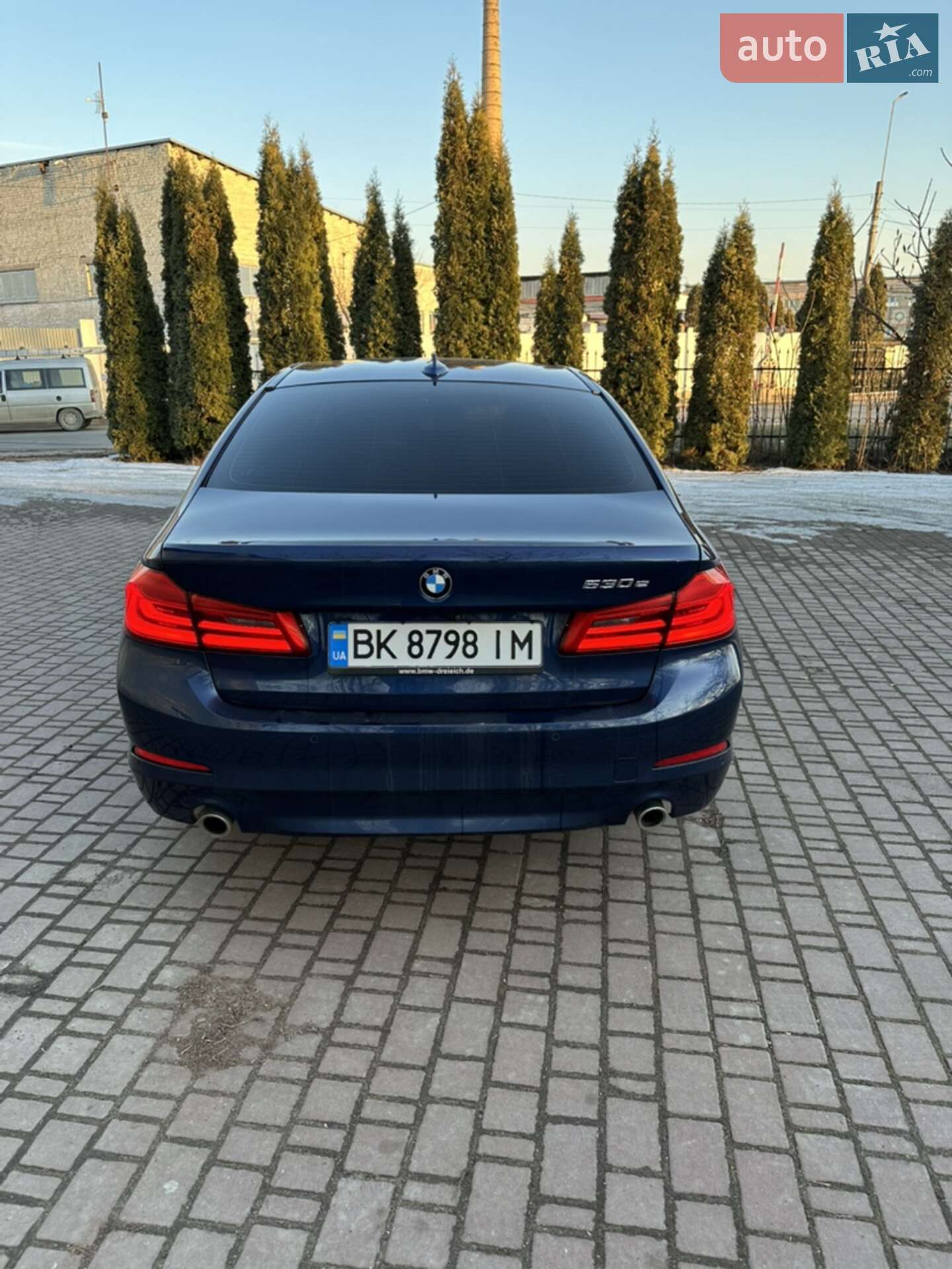 BMW 5 Series 2018 VIN WBAJA91010B304962 фото оголошення 3 з 15