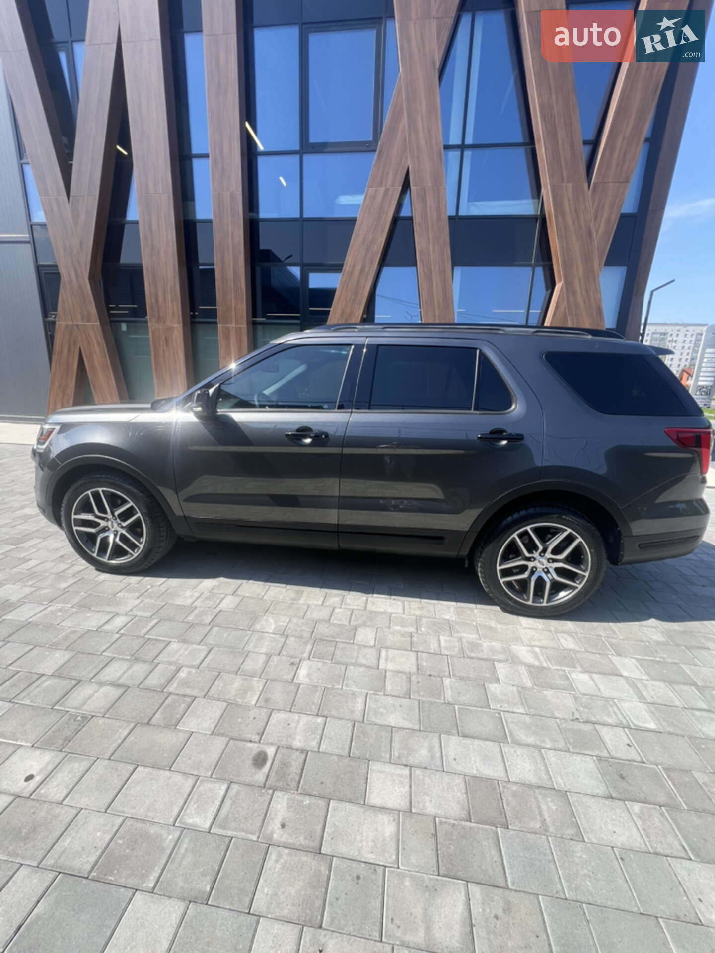 Ford Explorer 2018 VIN 1FM5K8GT6JGC64262 фото оголошення 9 з 25