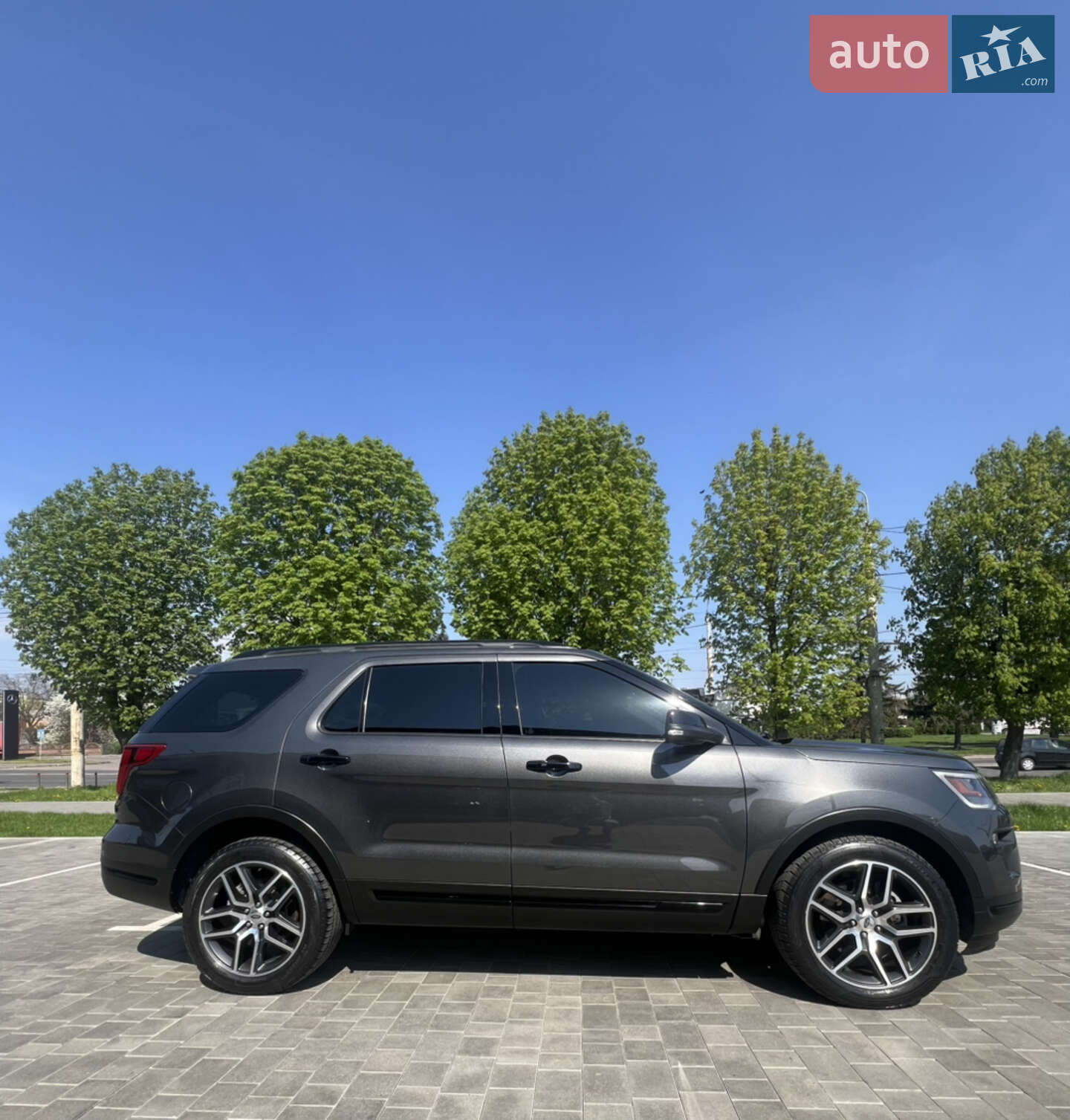 Ford Explorer 2018 VIN 1FM5K8GT6JGC64262 фото оголошення 12 з 25