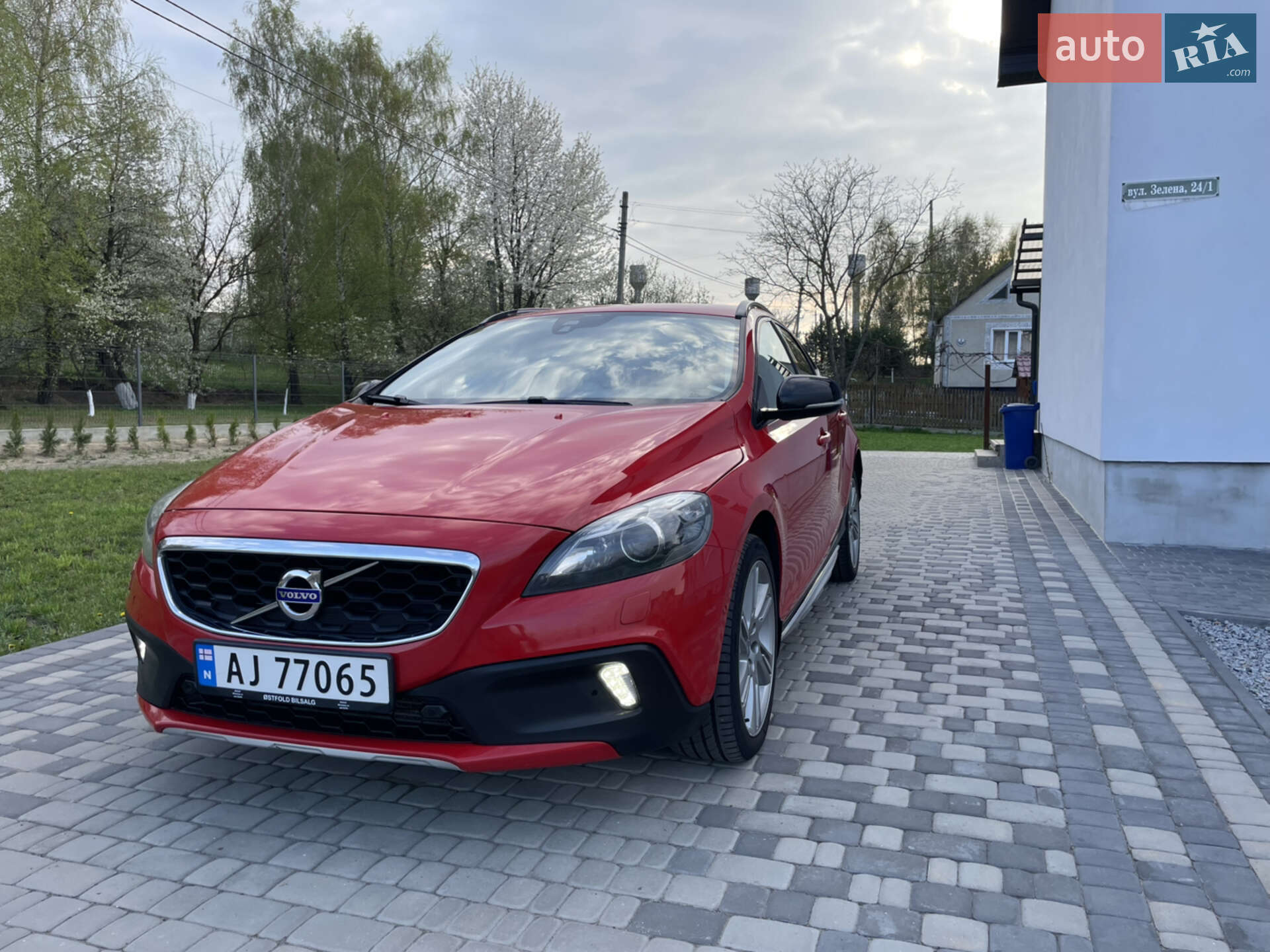 Volvo V40 Cross Country 2013 VIN YV1MZ8451D2002645 фото оголошення 12 з 44