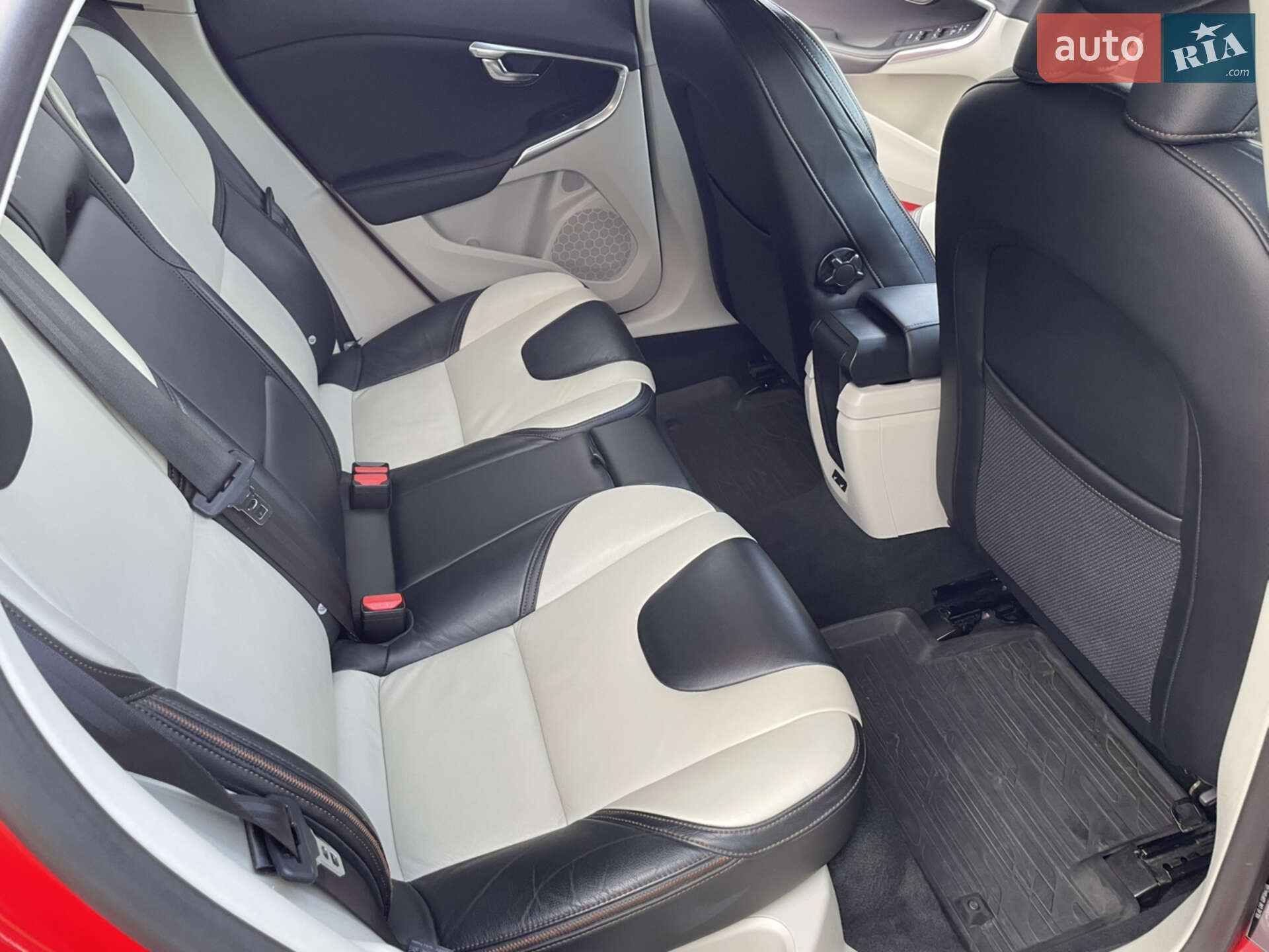 Volvo V40 Cross Country 2013 VIN YV1MZ8451D2002645 фото оголошення 23 з 44