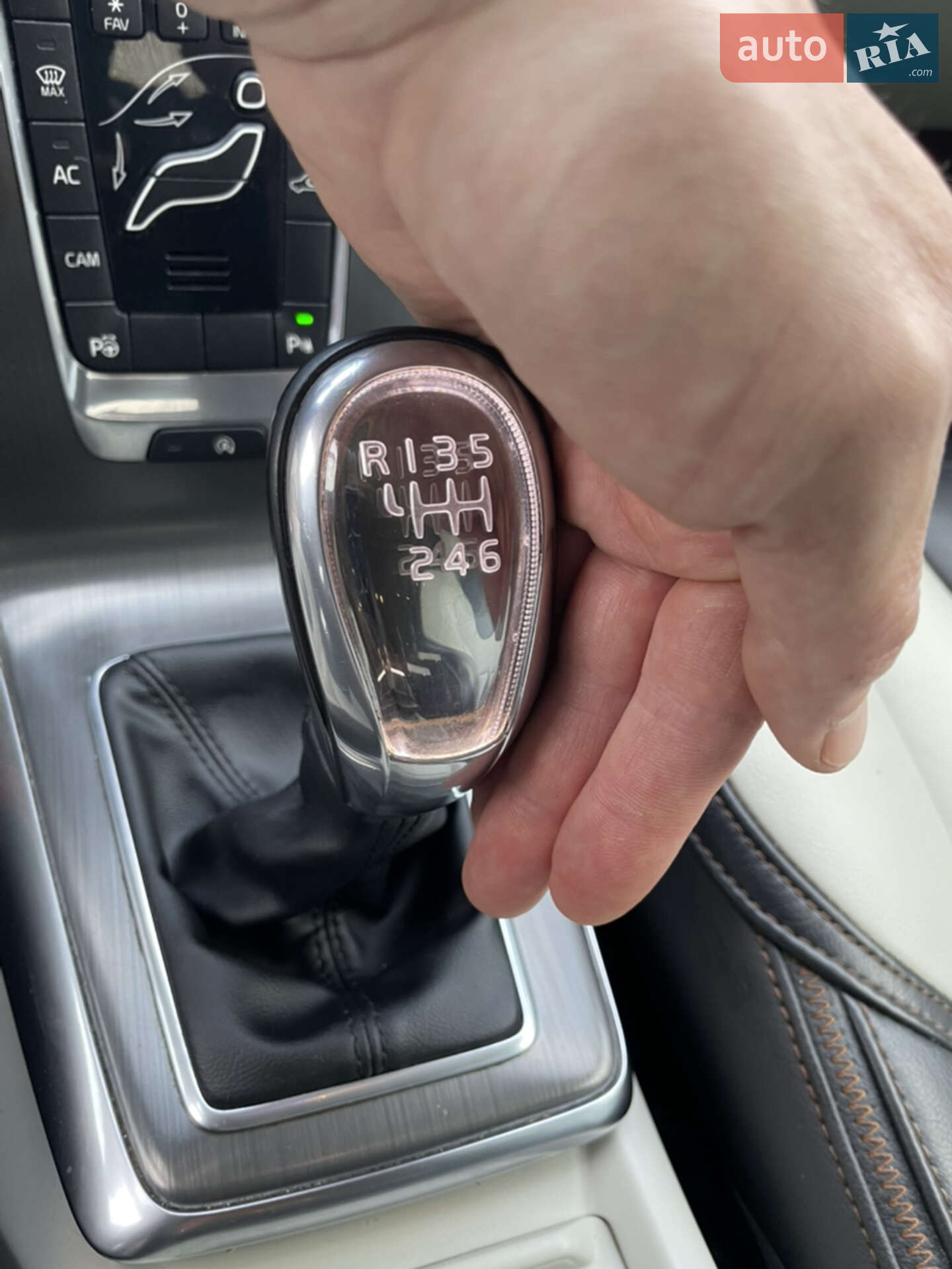 Volvo V40 Cross Country 2013 VIN YV1MZ8451D2002645 фото оголошення 33 з 44
