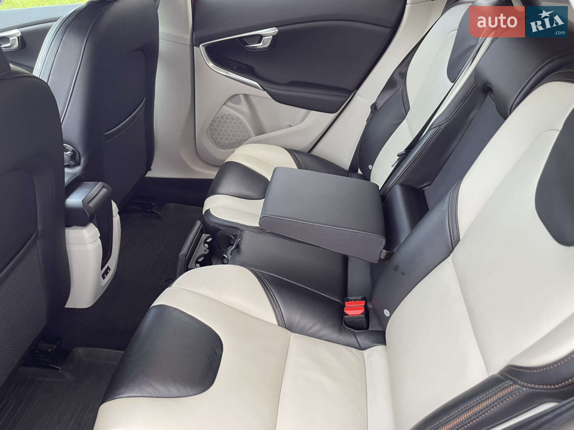 Volvo V40 Cross Country 2013 VIN YV1MZ8451D2002645 фото оголошення 37 з 44