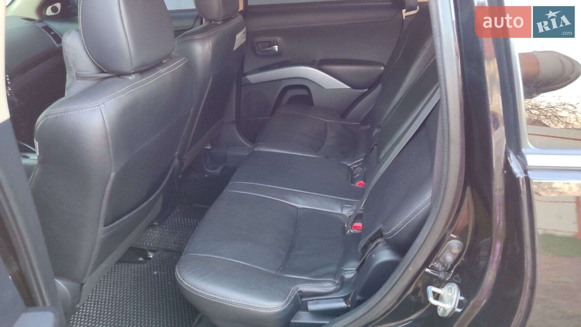 Mitsubishi Outlander XL 2012 VIN JA4JT5AX2DU012177 фото оголошення 10 з 33