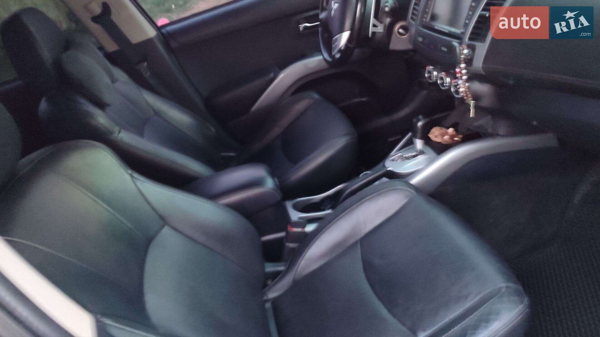 Mitsubishi Outlander XL 2012 VIN JA4JT5AX2DU012177 фото оголошення 8 з 33