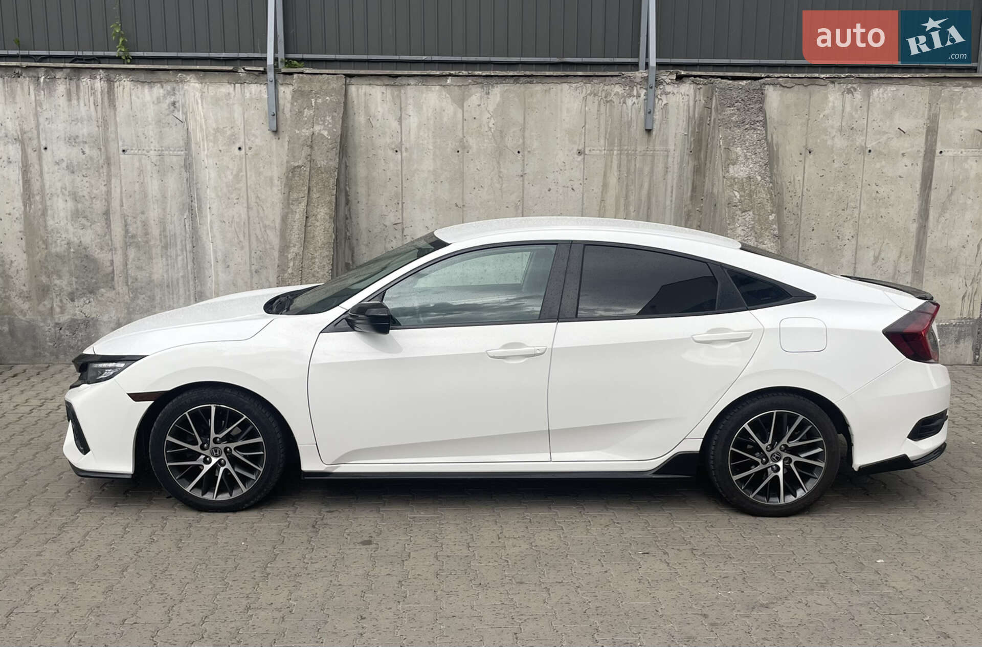 Honda Civic 2018 VIN 2HGFC2F50JH029139 фото оголошення 15 з 16
