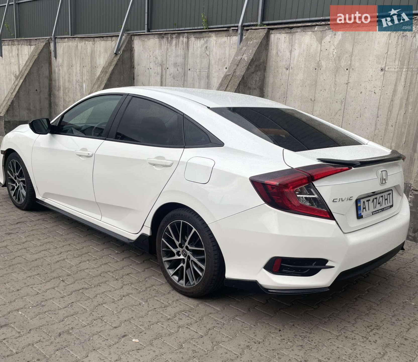 Honda Civic 2018 VIN 2HGFC2F50JH029139 фото оголошення 4 з 16