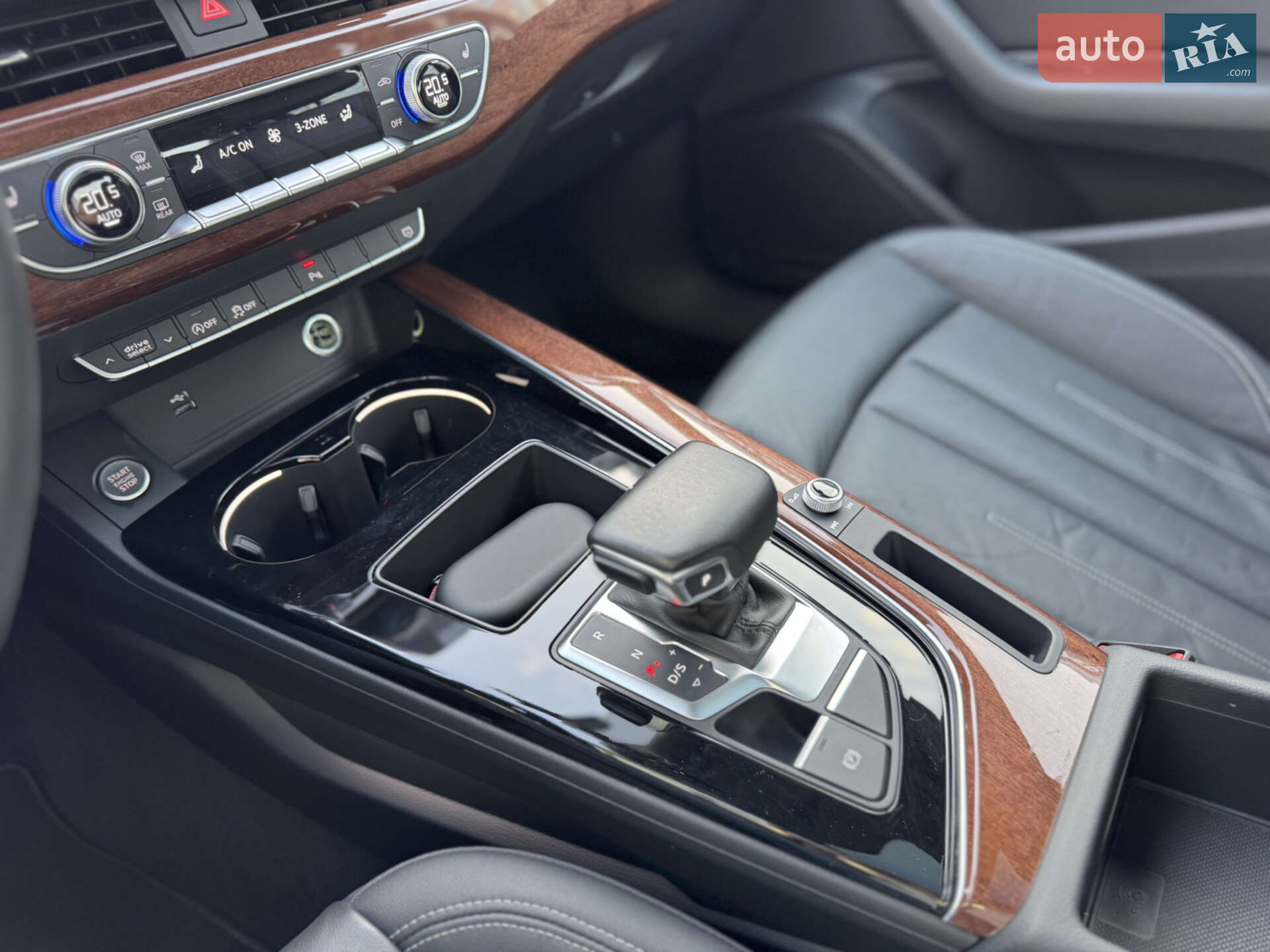 Audi A4 2020 VIN WAUABAF47MN002641 фото оголошення 15 з 16
