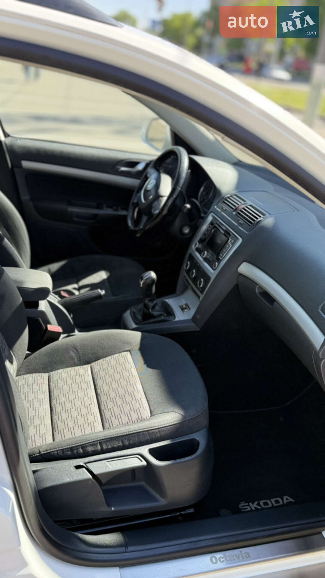 Skoda Octavia 2013 VIN TMBHE61ZXD2140152 фото оголошення 2 з 36