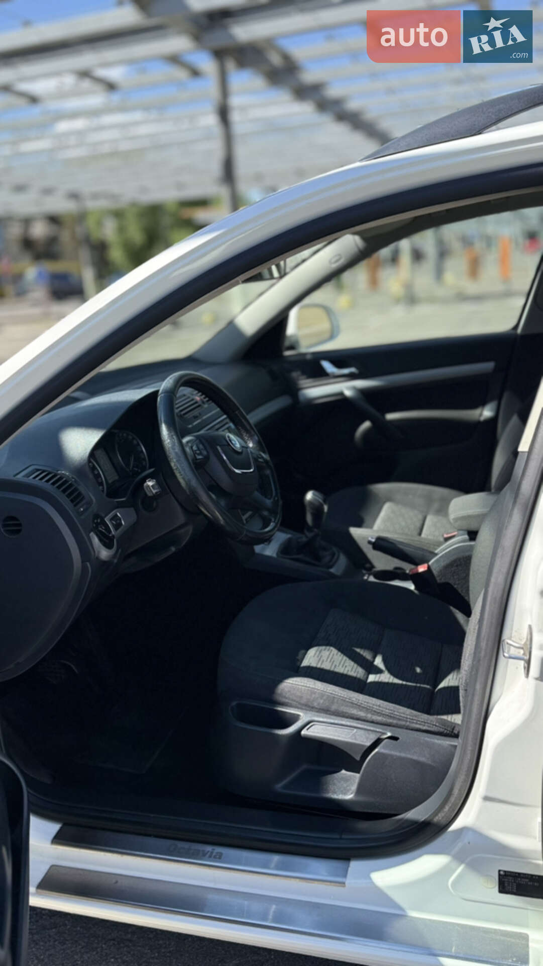 Skoda Octavia 2013 VIN TMBHE61ZXD2140152 фото оголошення 3 з 36